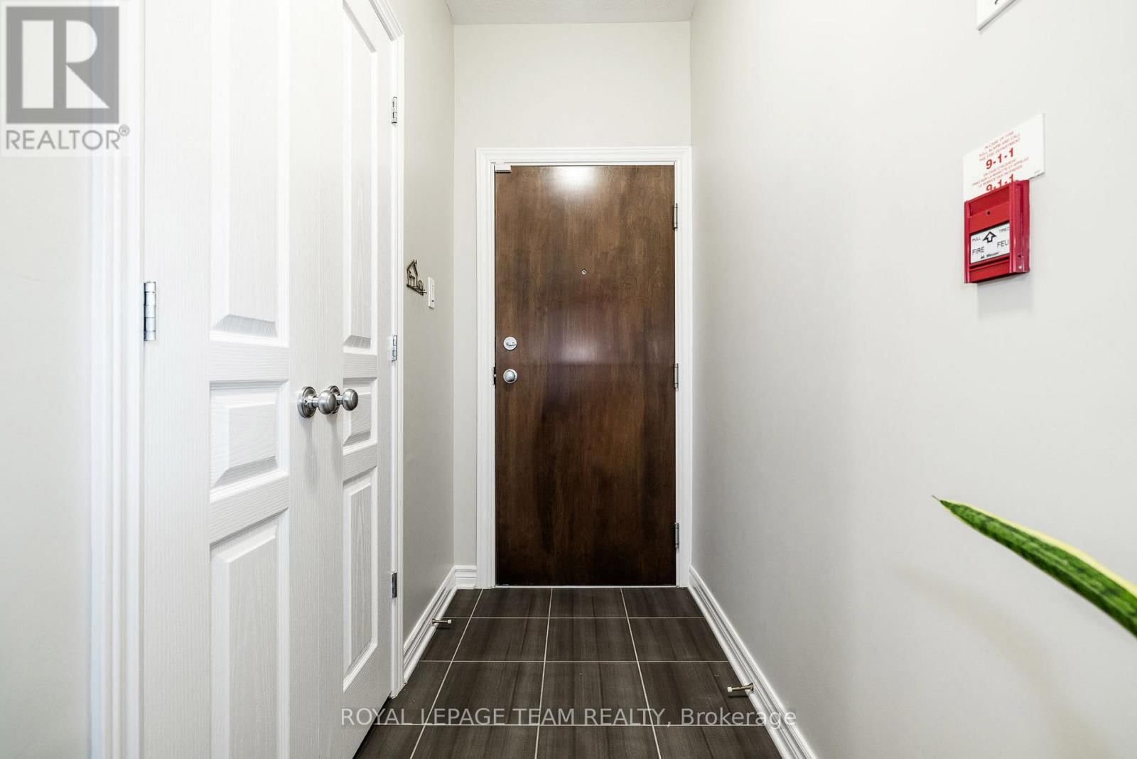 A - 19 TADLEY PRIVATE Image 6