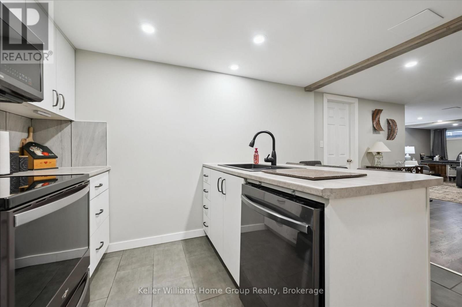 195 FORFAR STREET WEST Image 36