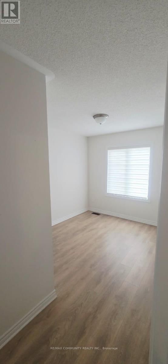 136 SAPPHIRE WAY Image 31