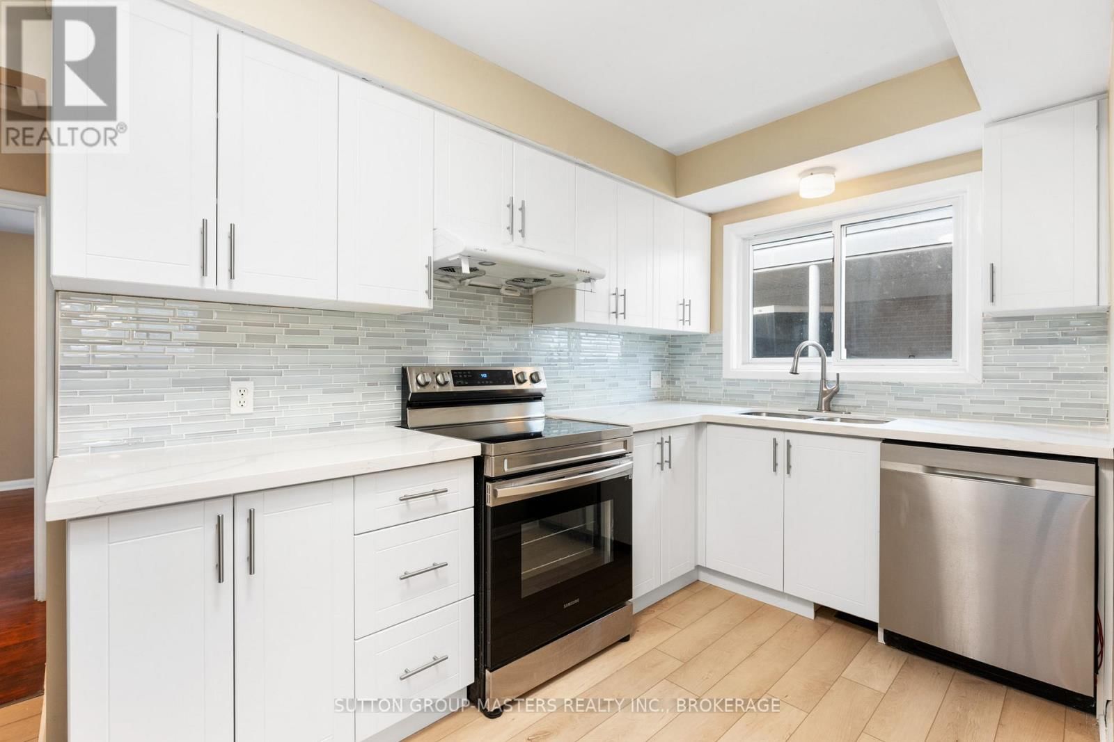 35 HOLLAND CRESCENT Image 12