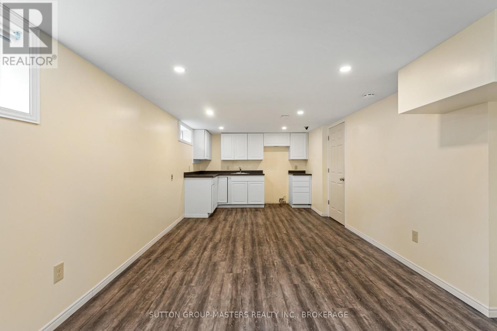 35 HOLLAND CRESCENT Image 36