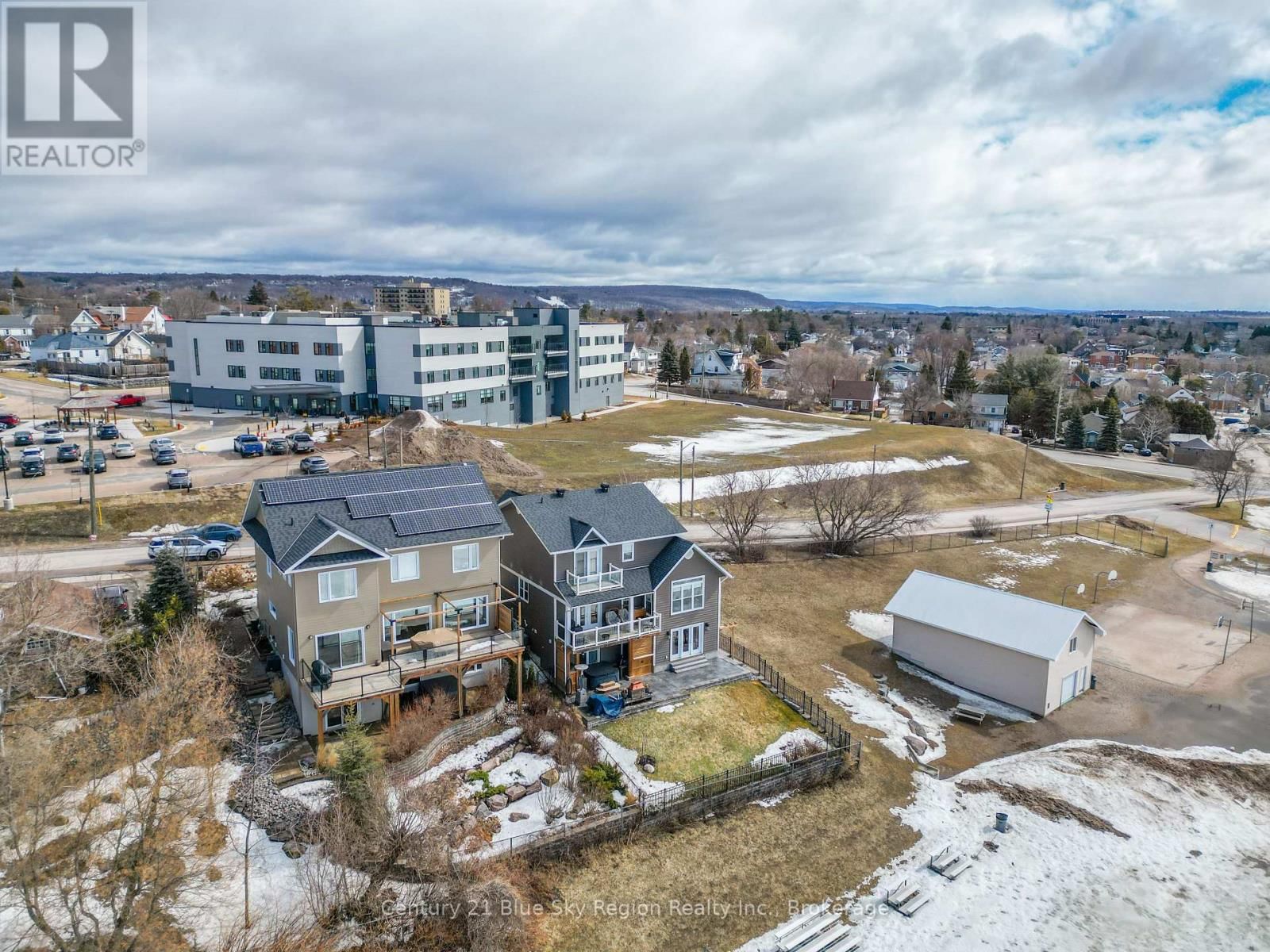 723 MCLAREN STREET Image 47