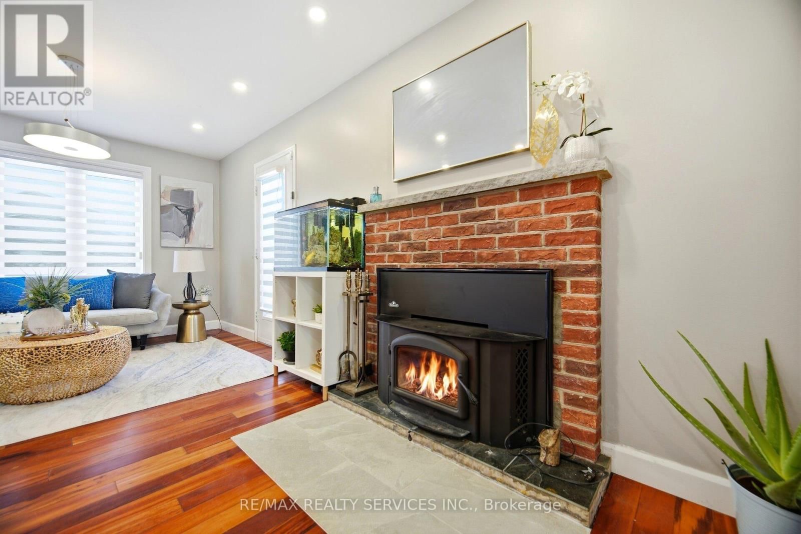 12 PINE STREET Image 13