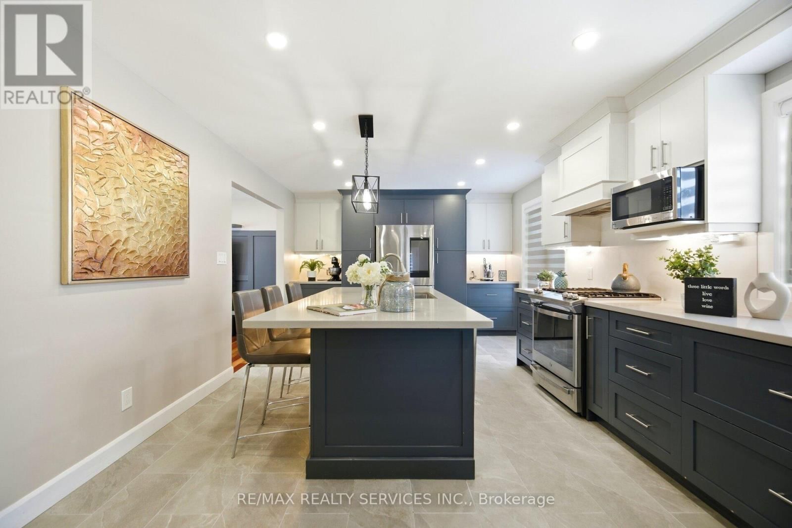 12 PINE STREET Image 16