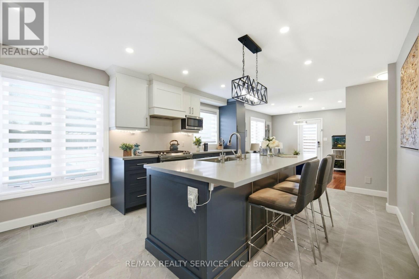 12 PINE STREET Image 17