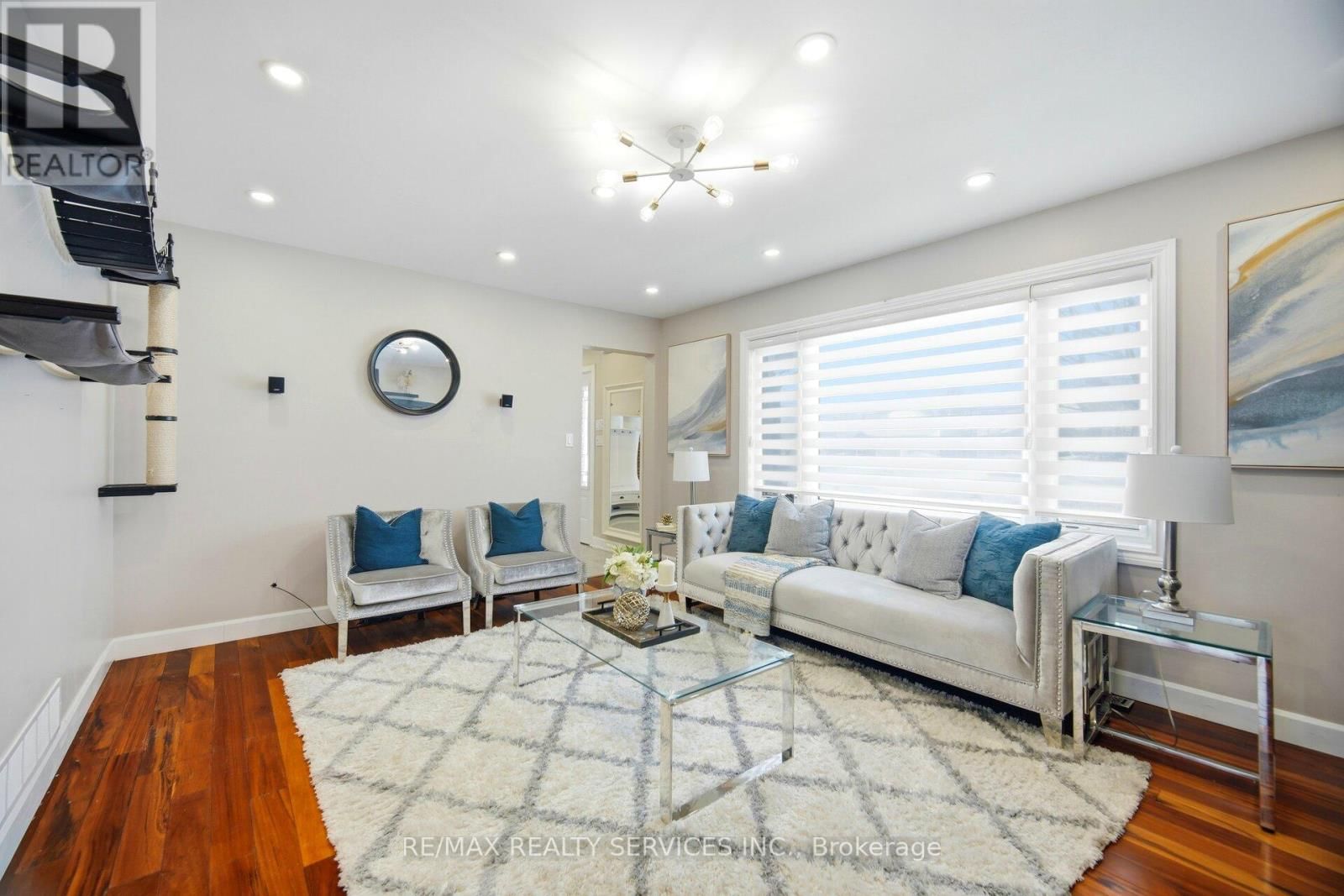 12 PINE STREET Image 21