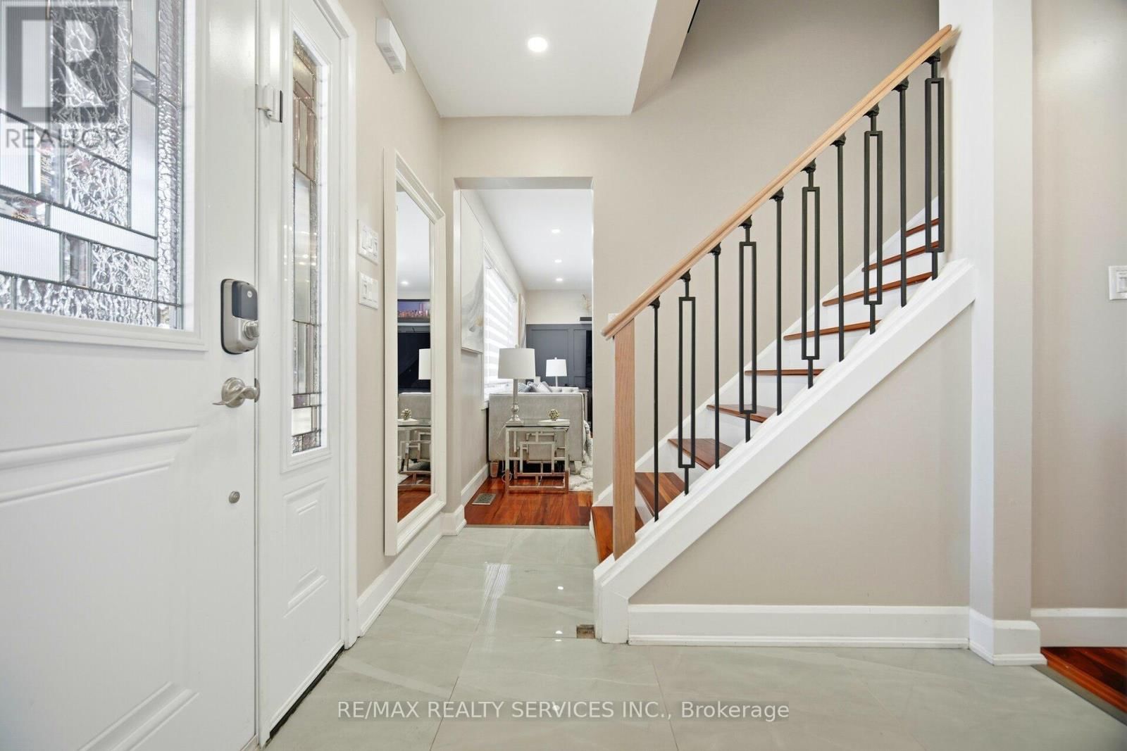 12 PINE STREET Image 22