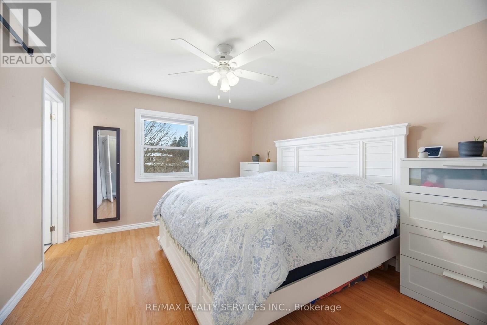 12 PINE STREET Image 23