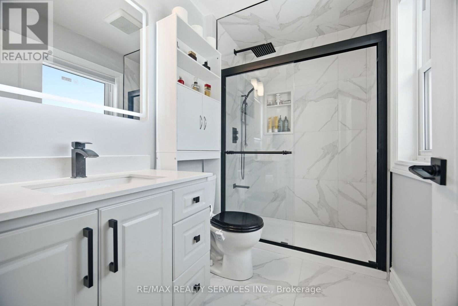 12 PINE STREET Image 25