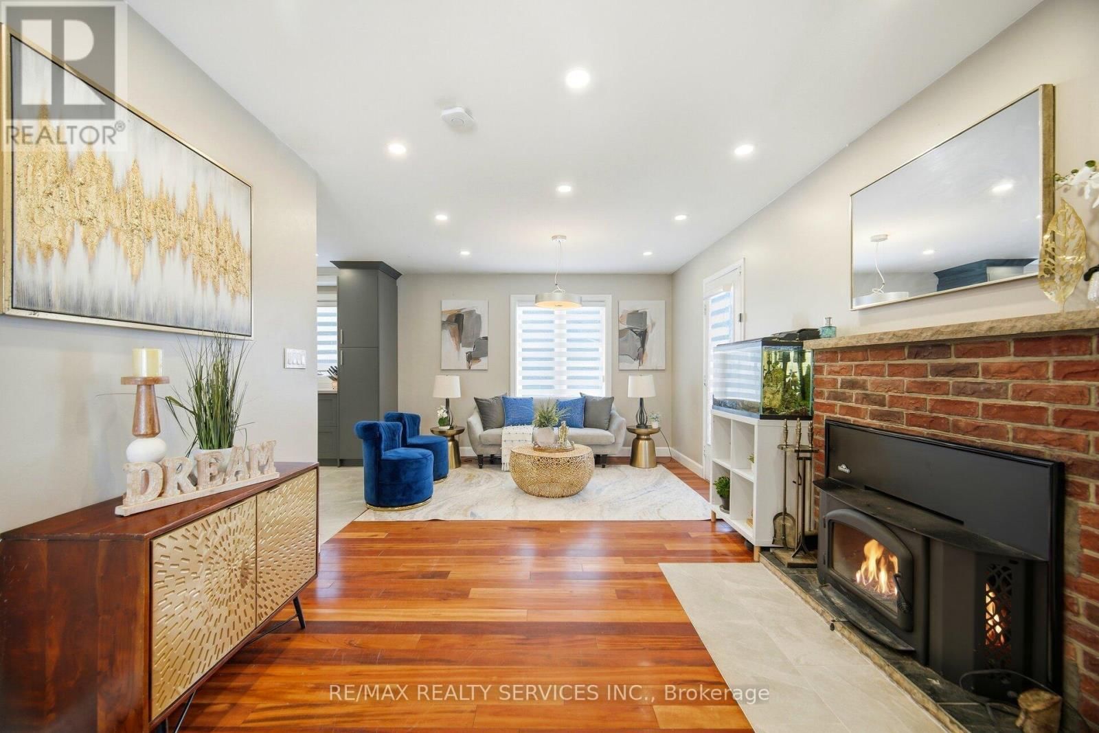 12 PINE STREET Image 3