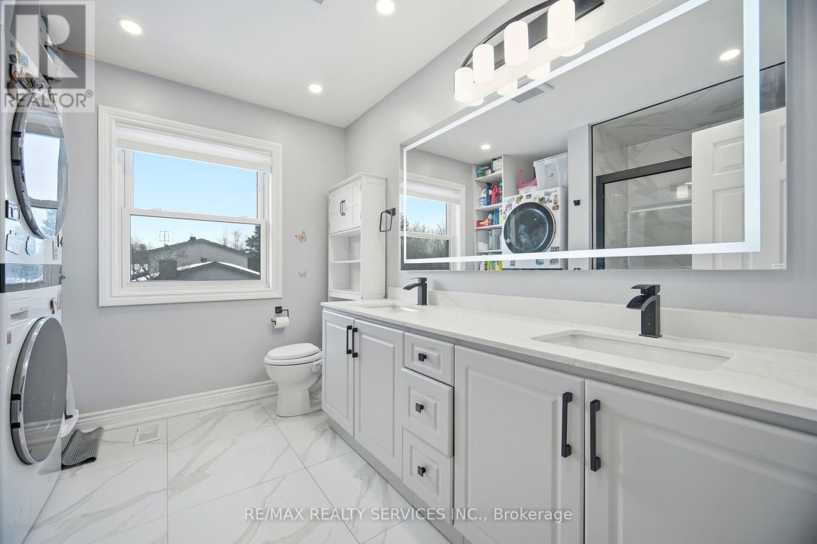 12 PINE STREET Image 31