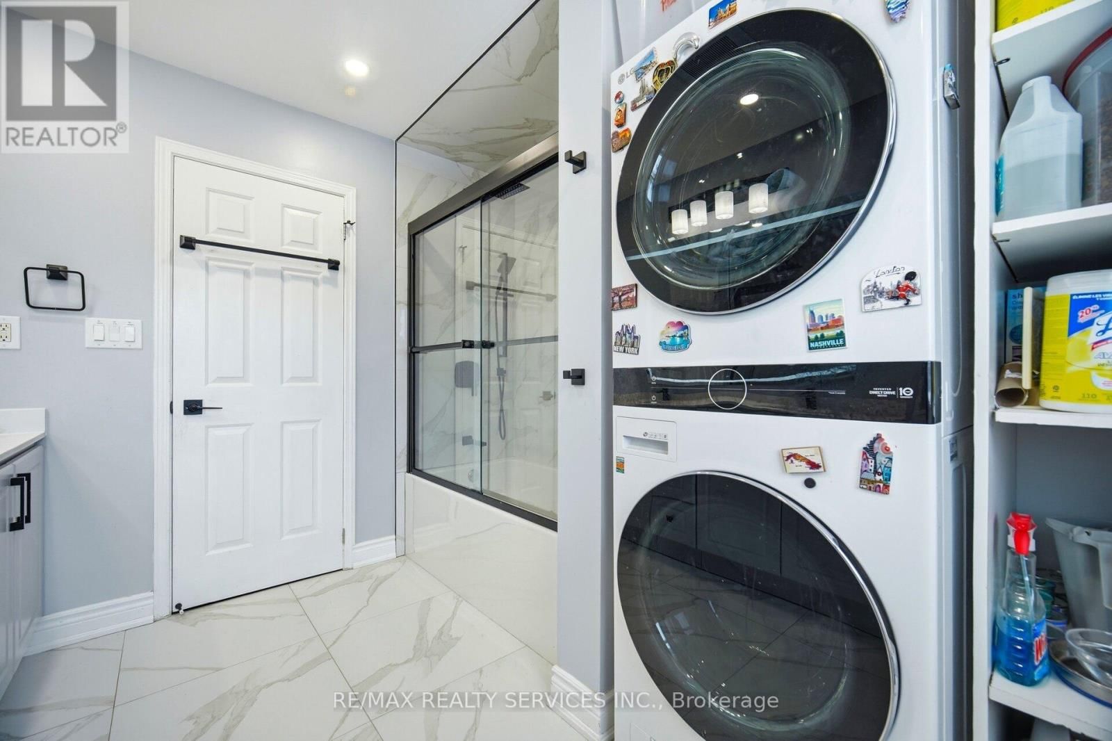 12 PINE STREET Image 32