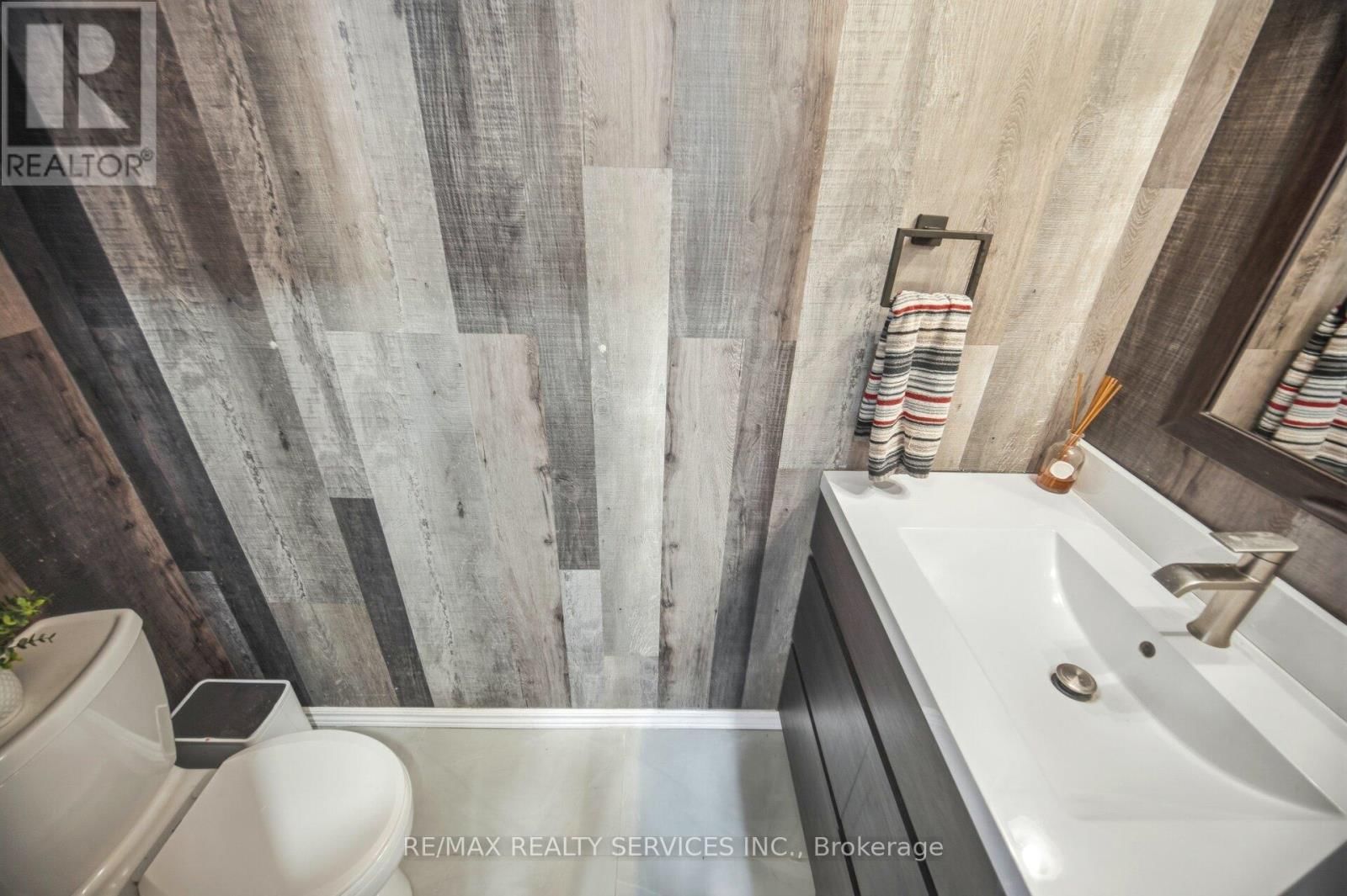 12 PINE STREET Image 33