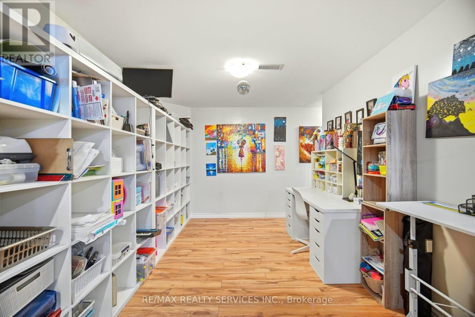 12 PINE STREET Image 38