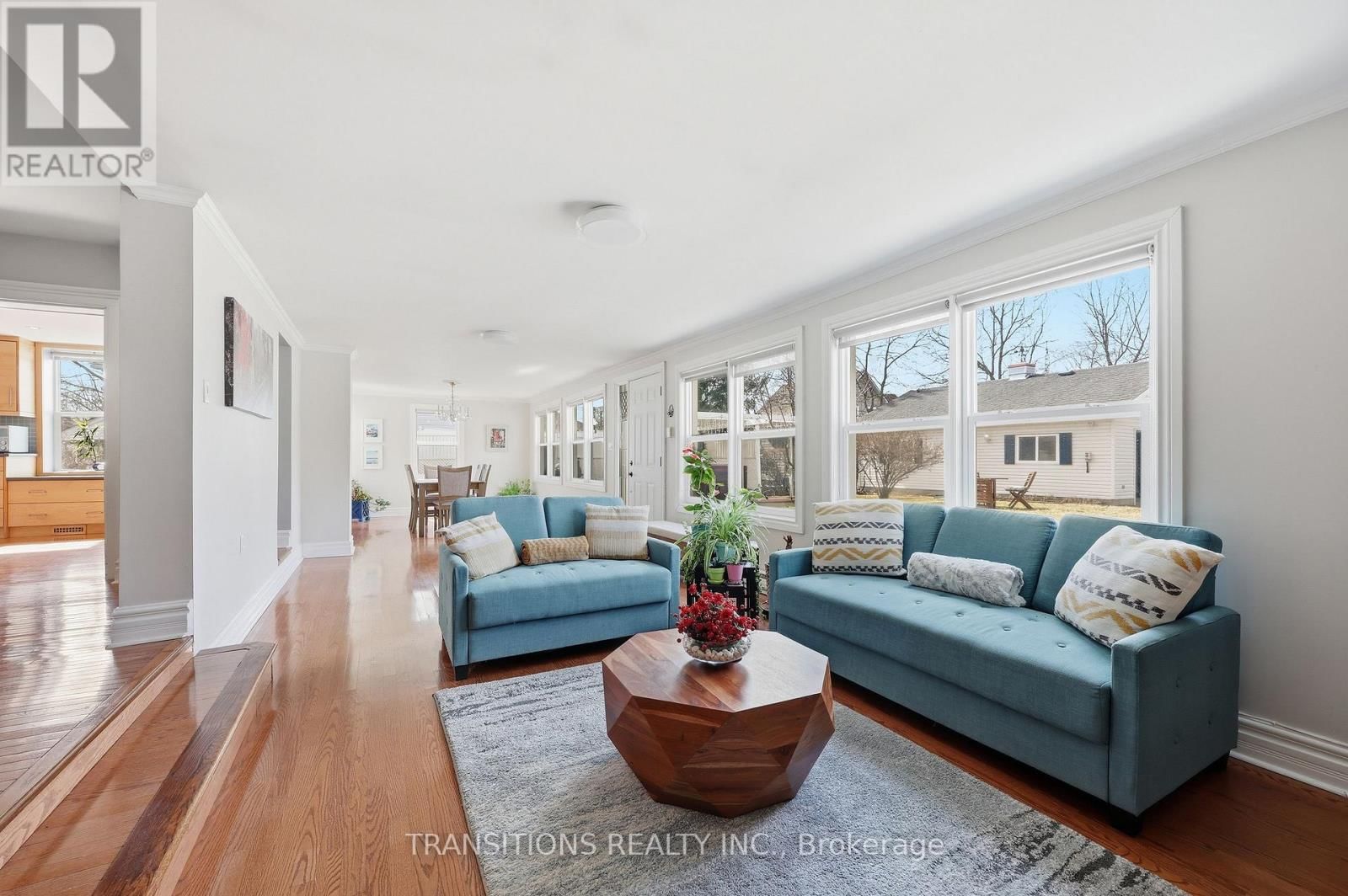 270 CHARLES STREET SOUTH Image 9