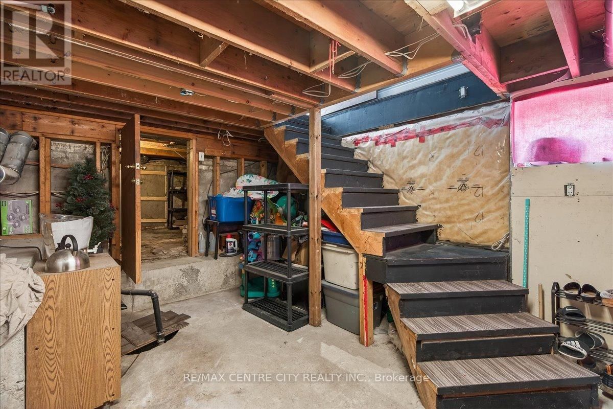 106 METCALFE STREET EAST Image 19