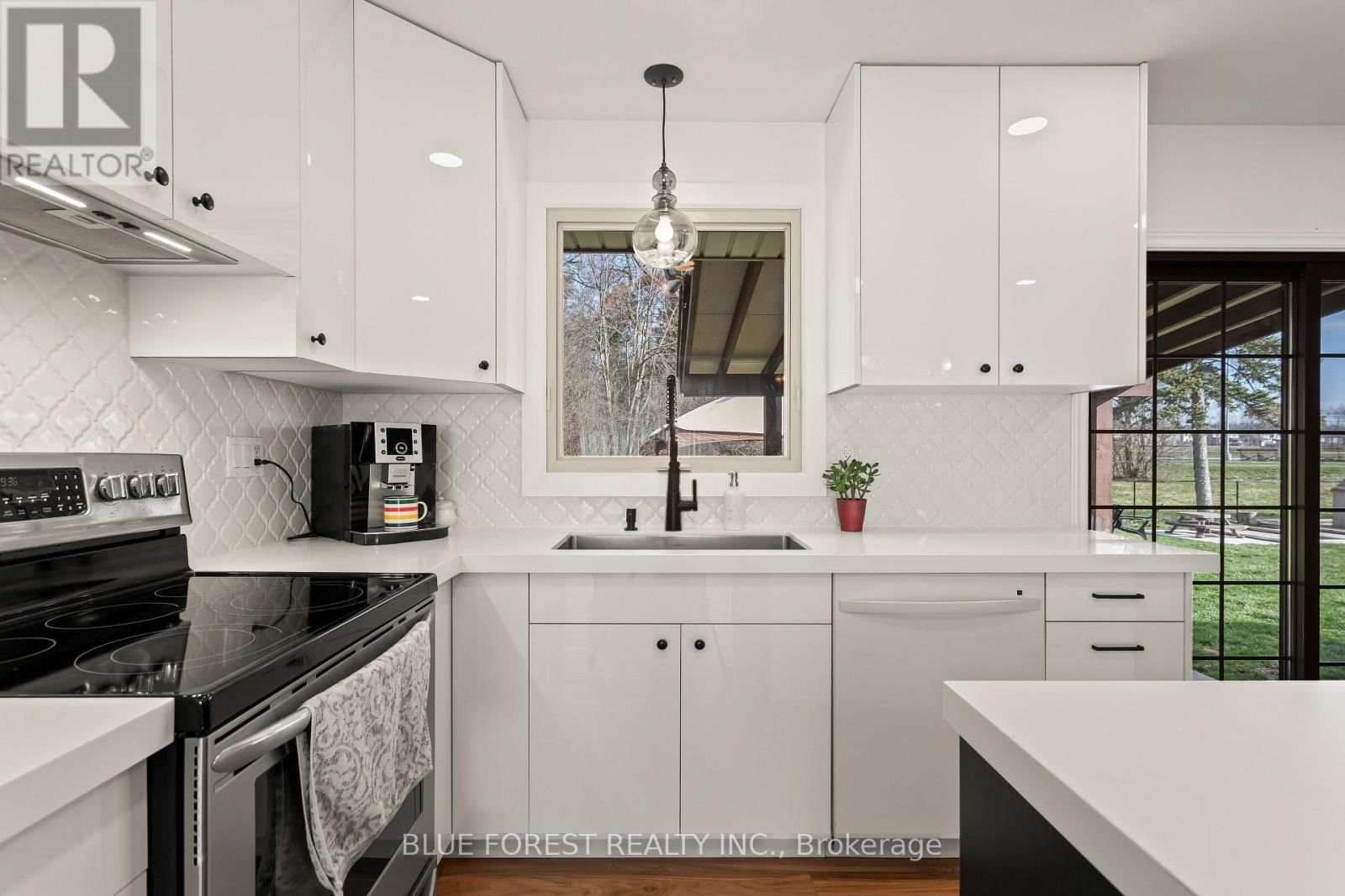 6742 JAMES STREET Image 10