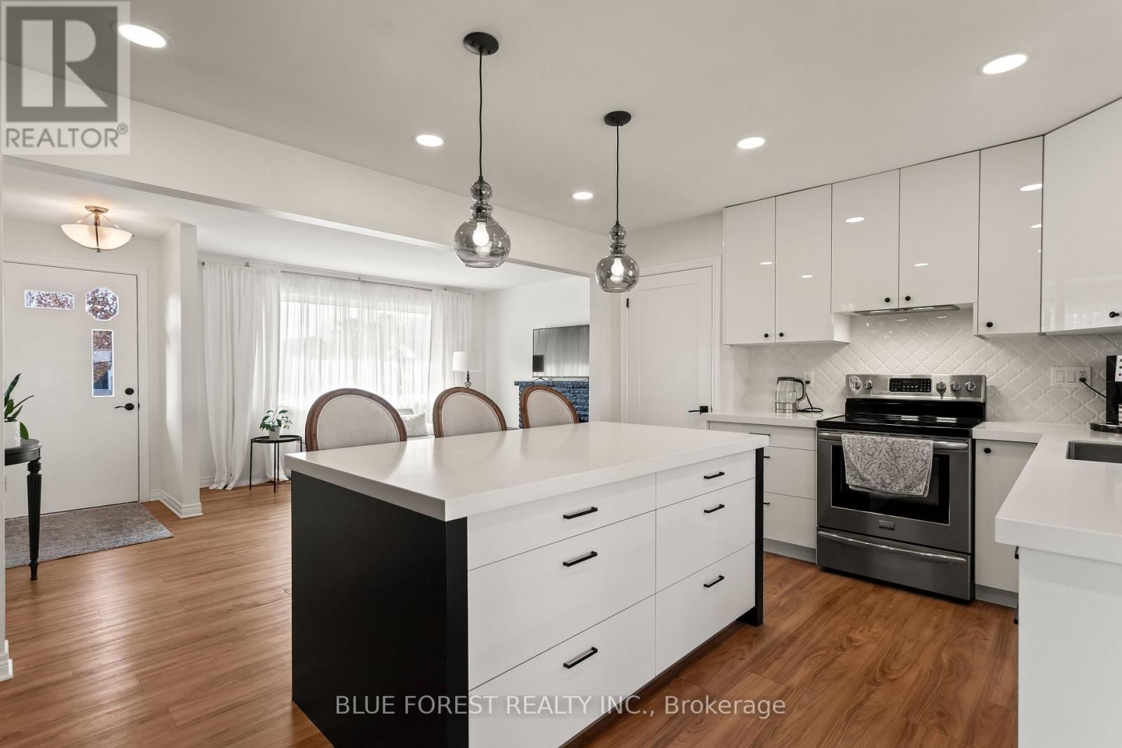 6742 JAMES STREET Image 11