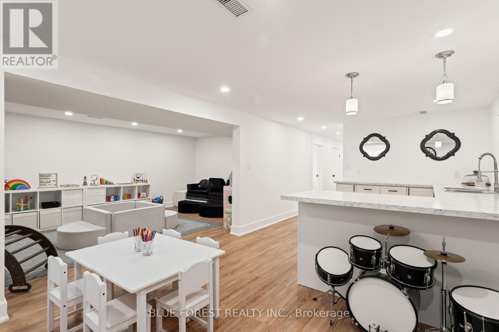 6742 JAMES STREET Image 23