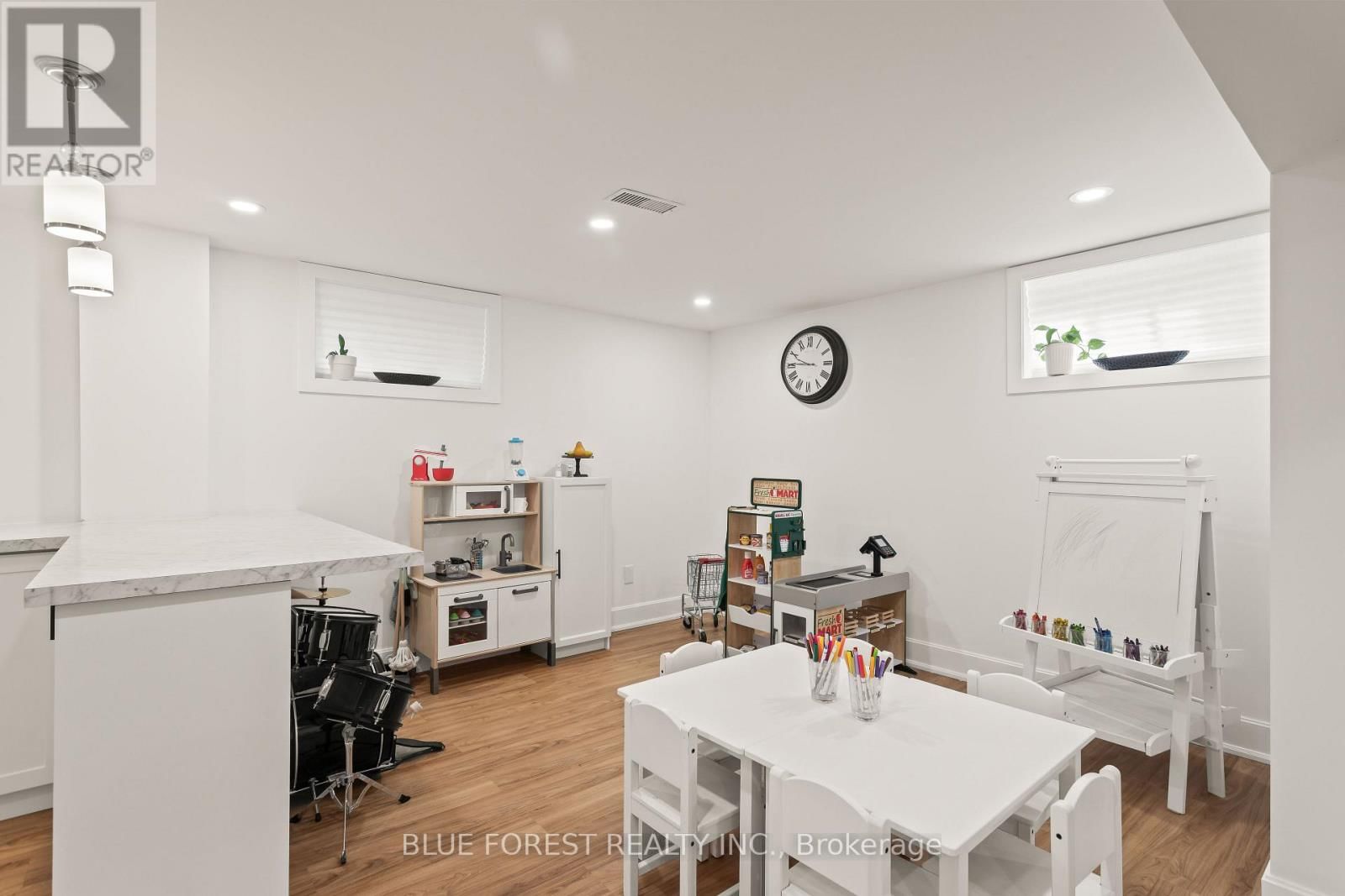 6742 JAMES STREET Image 24