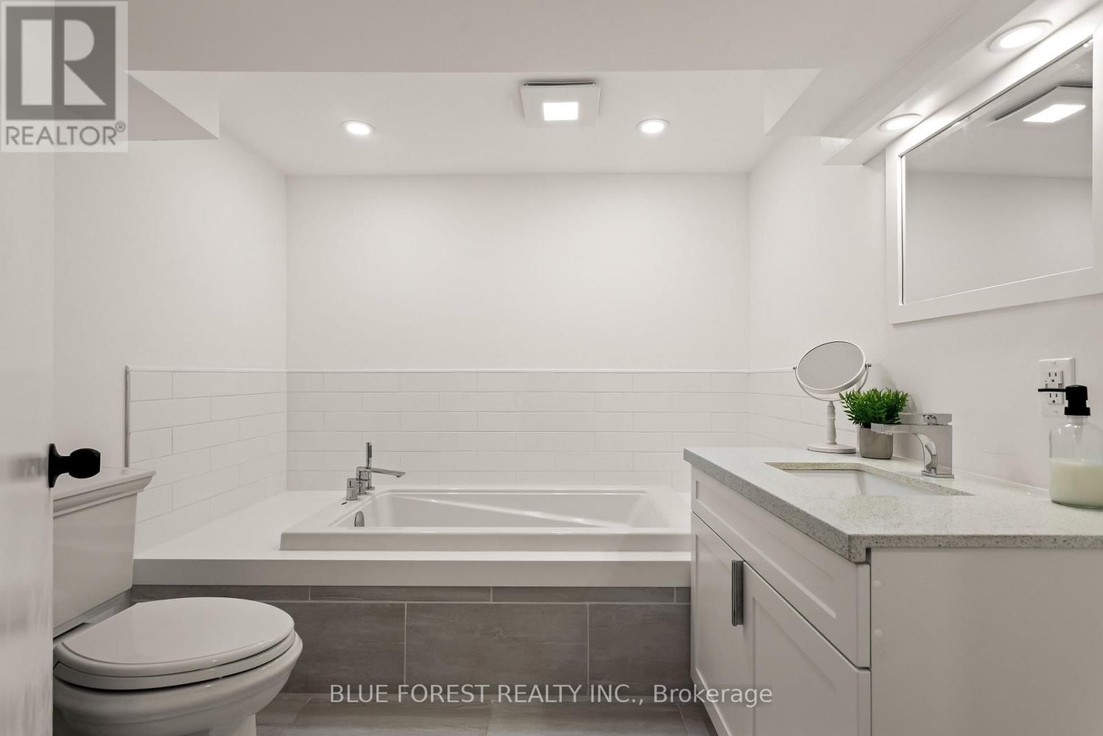 6742 JAMES STREET Image 27