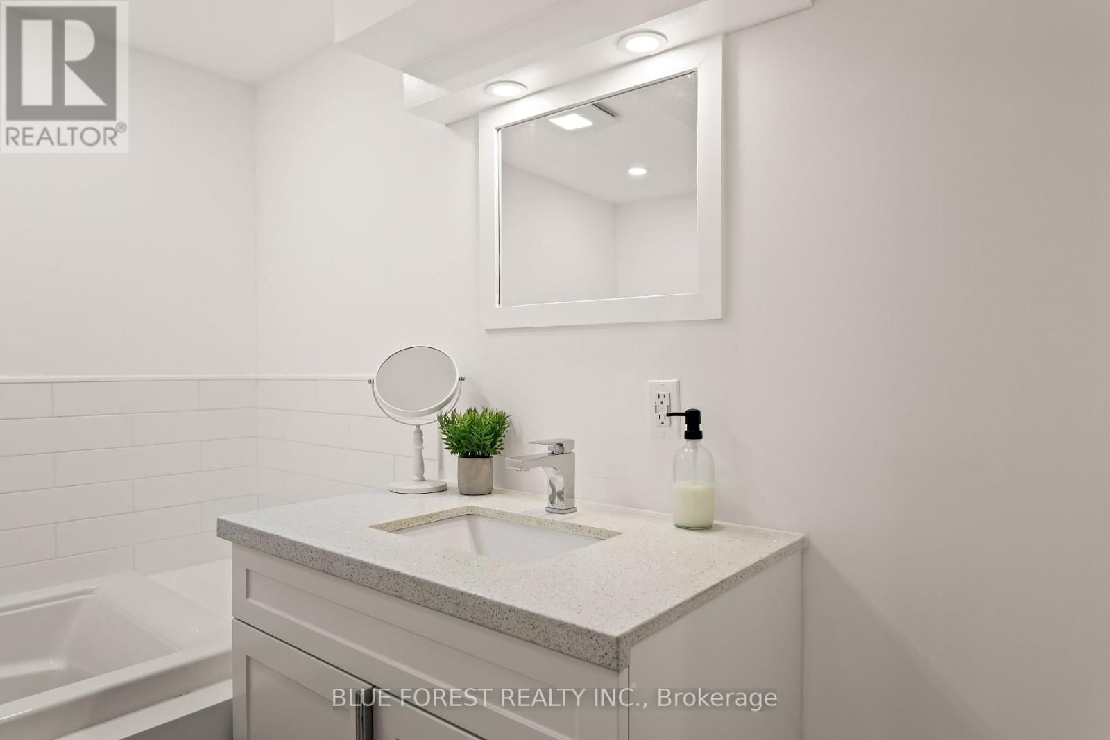 6742 JAMES STREET Image 28