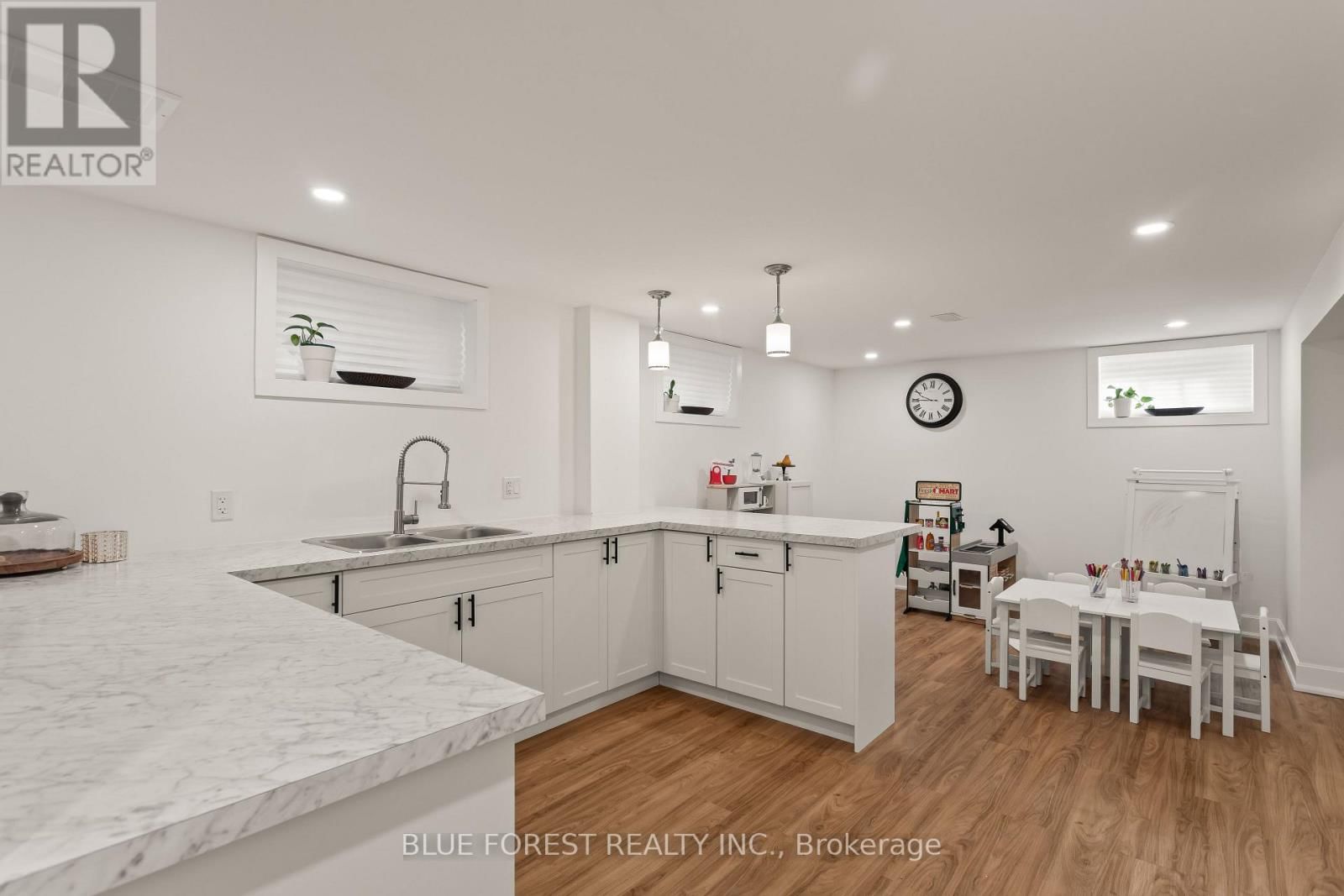 6742 JAMES STREET Image 35