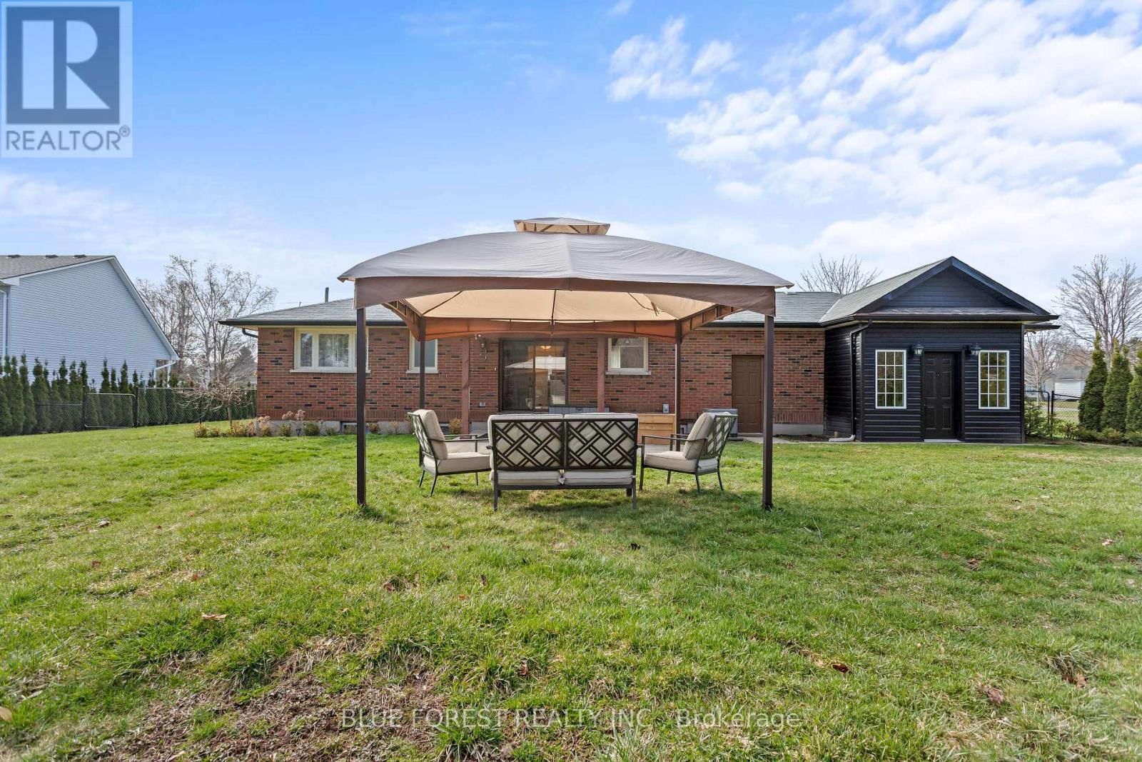 6742 JAMES STREET Image 36