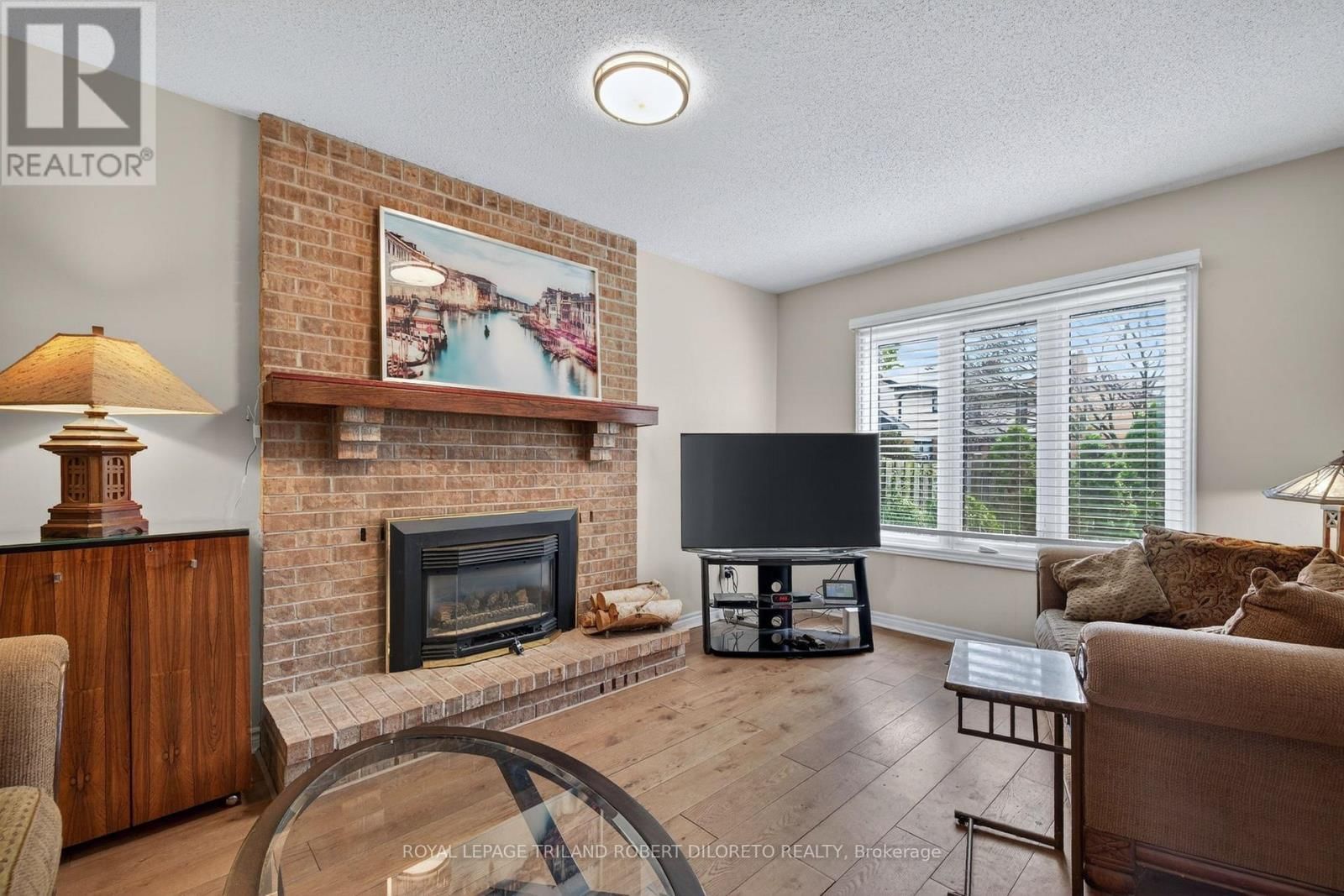 66 CHALFONT CRESCENT Image 13