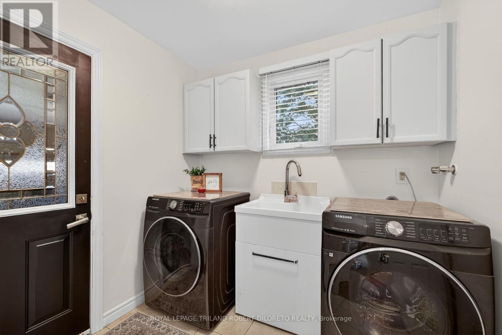 66 CHALFONT CRESCENT Image 17