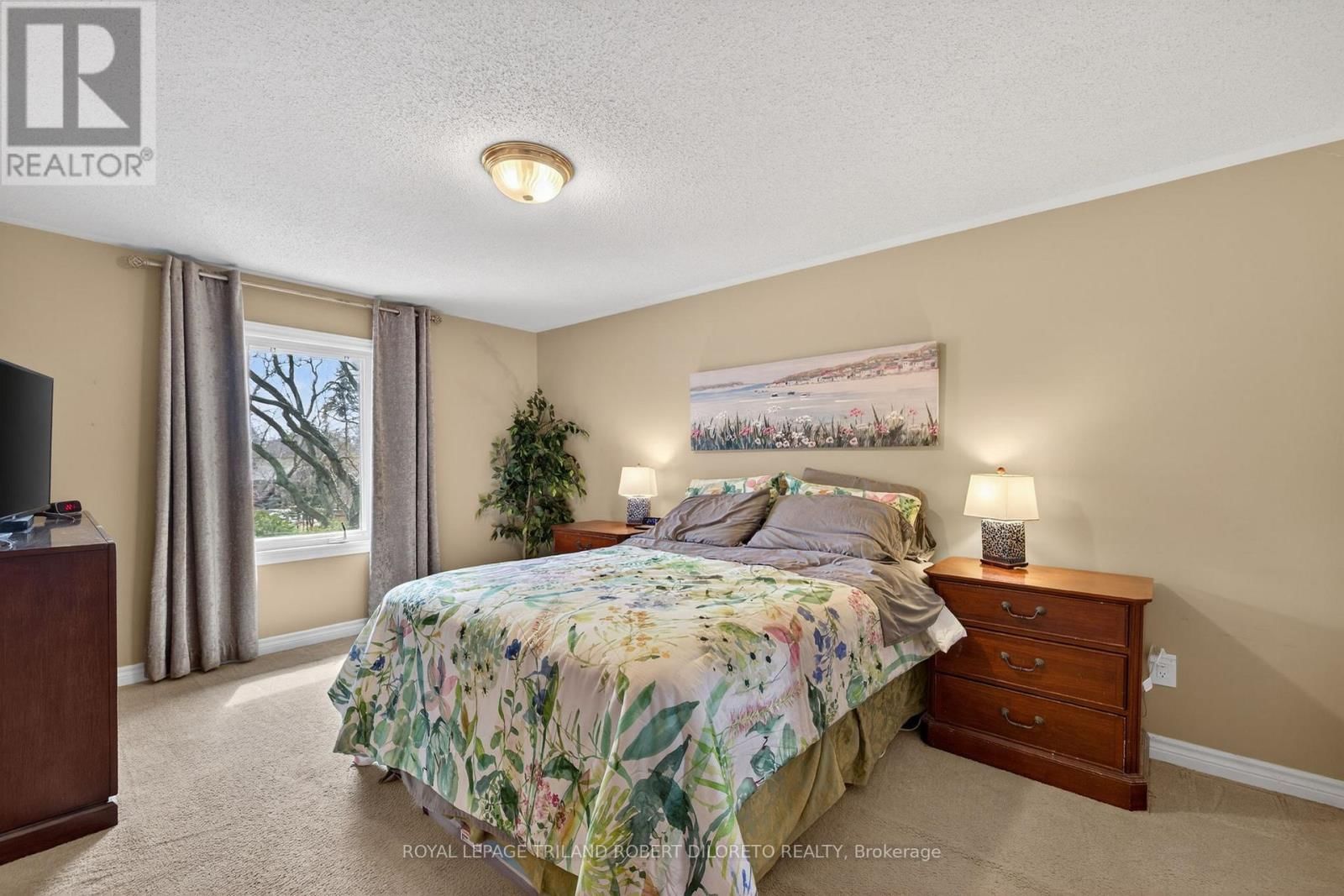 66 CHALFONT CRESCENT Image 19