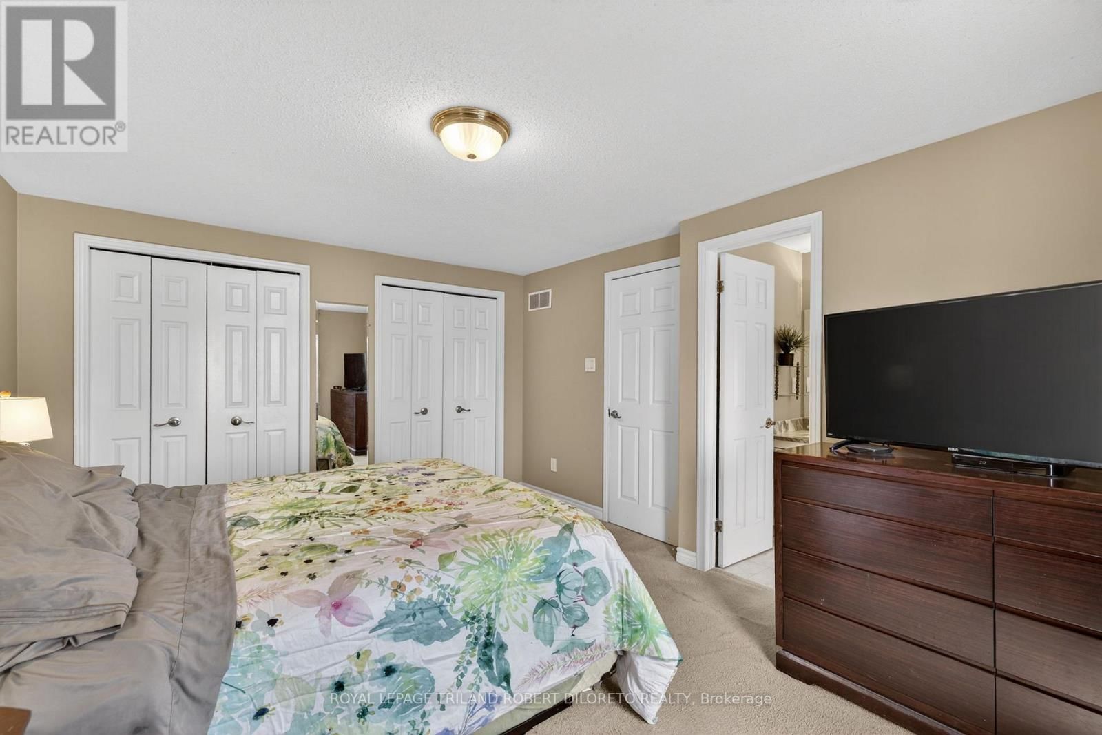 66 CHALFONT CRESCENT Image 20