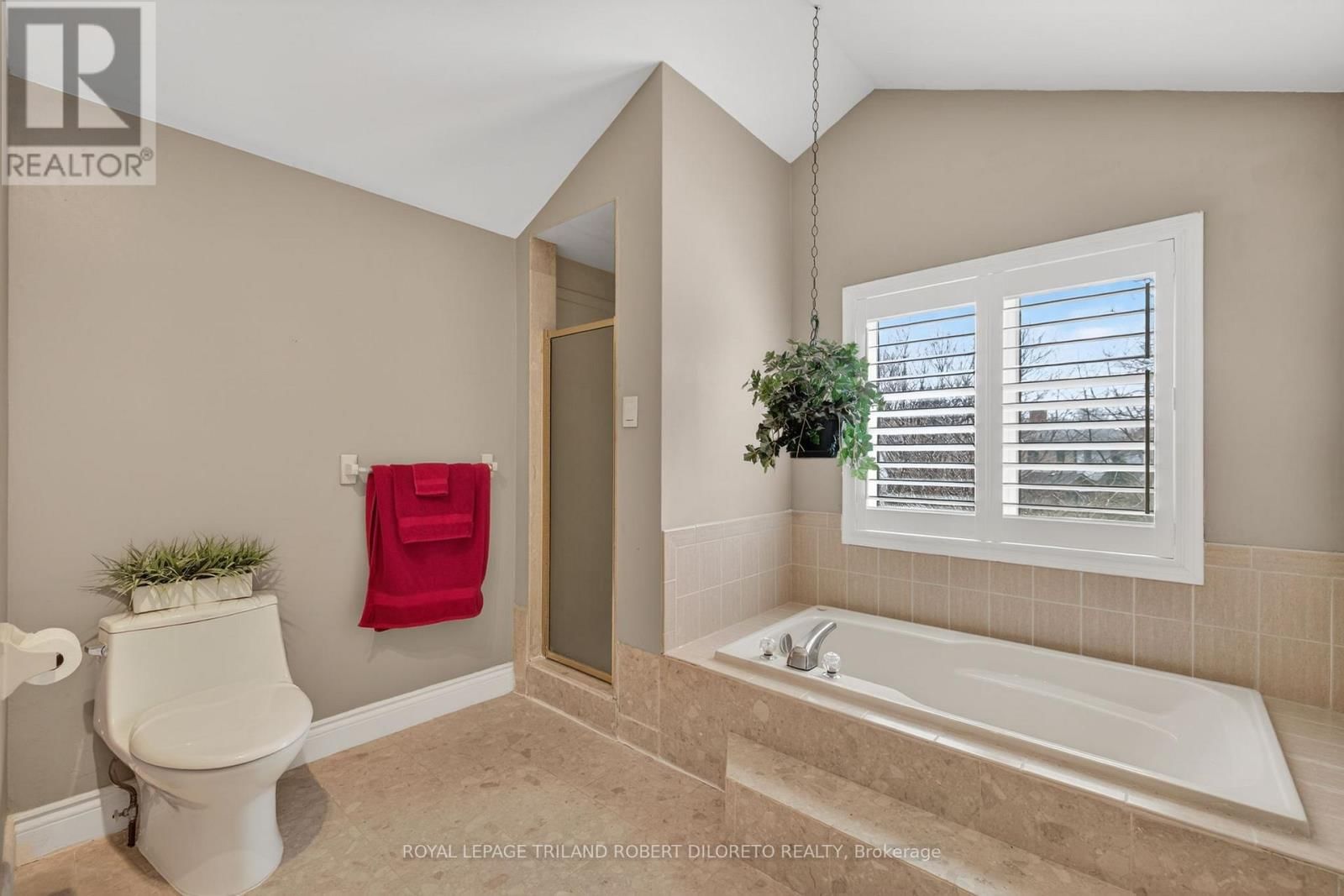 66 CHALFONT CRESCENT Image 22