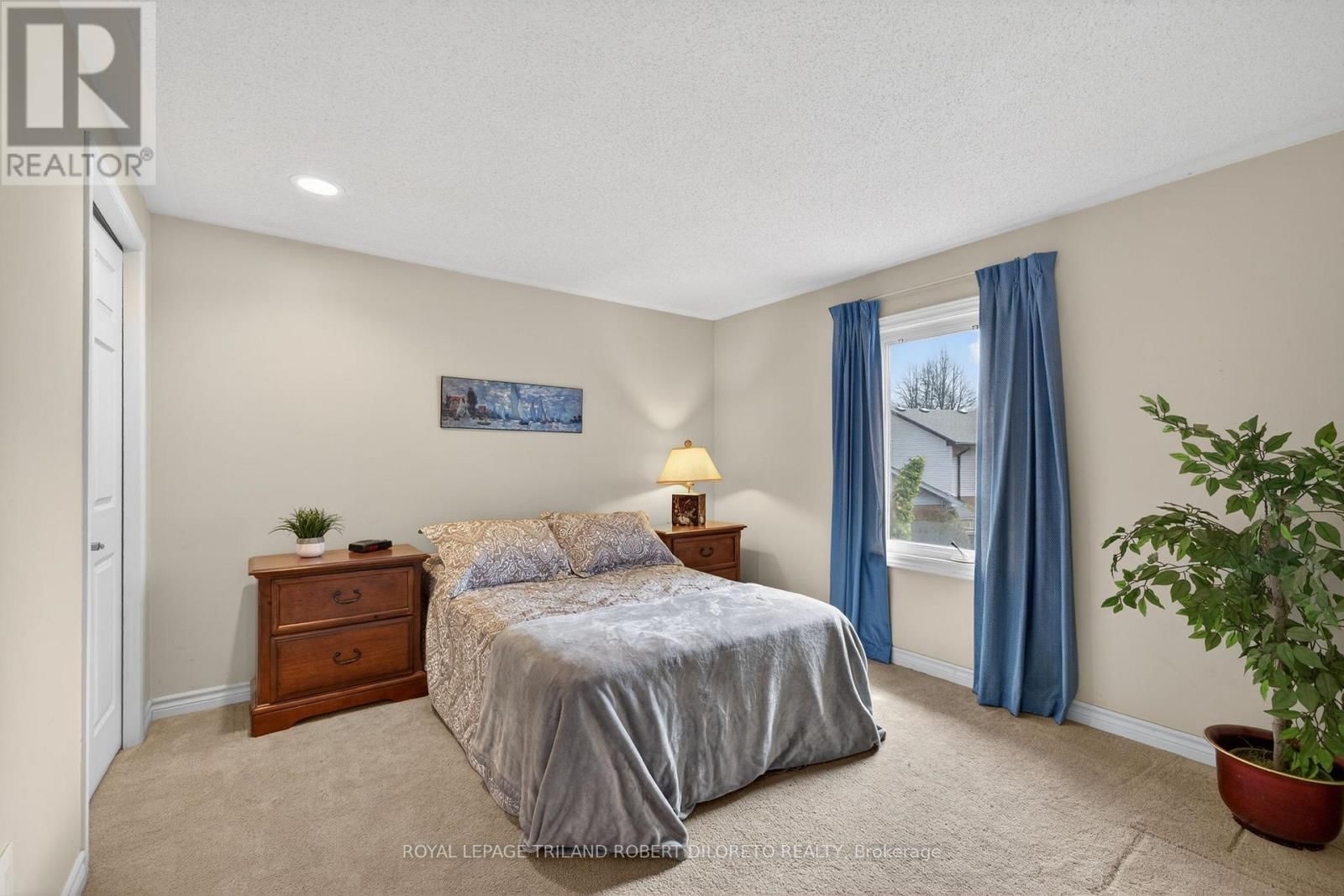 66 CHALFONT CRESCENT Image 23