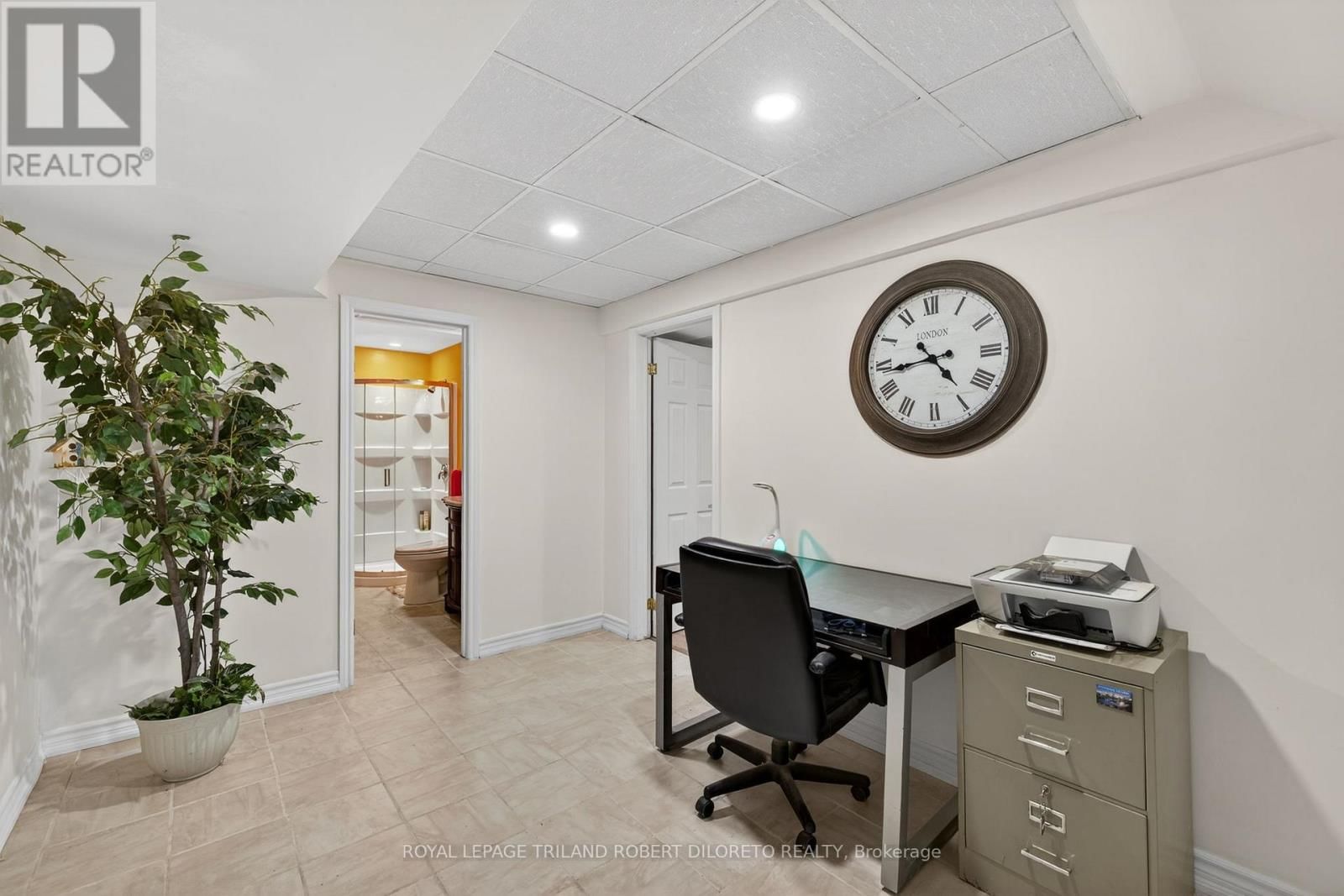 66 CHALFONT CRESCENT Image 33