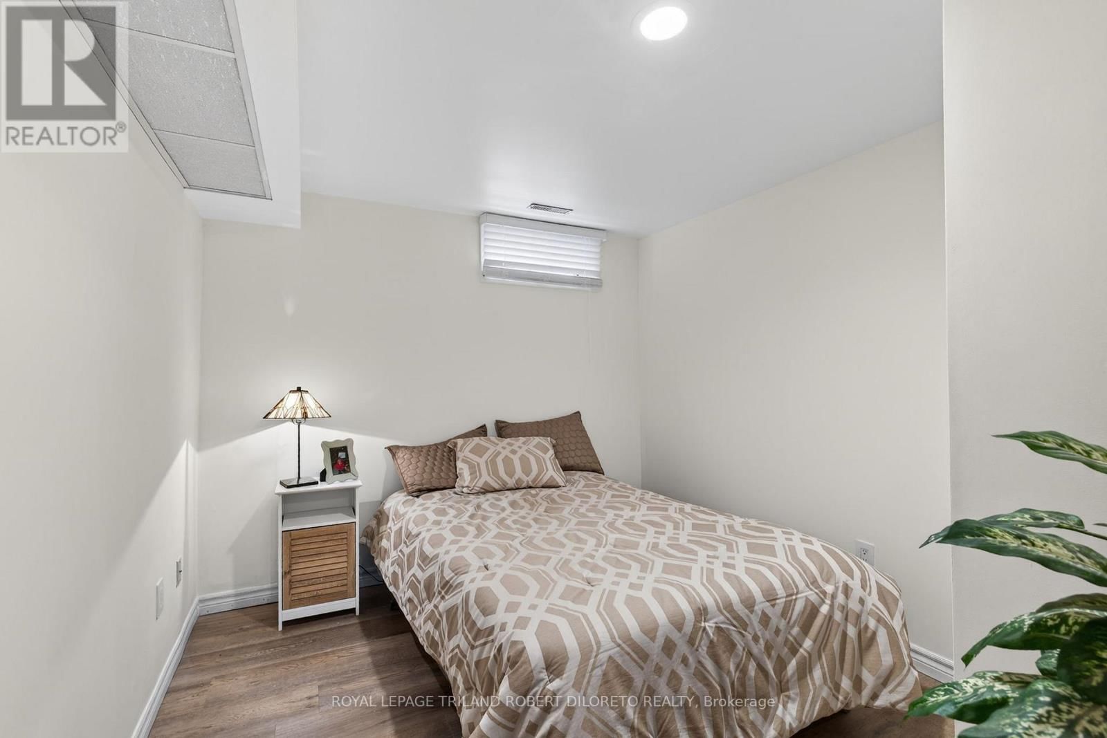 66 CHALFONT CRESCENT Image 34