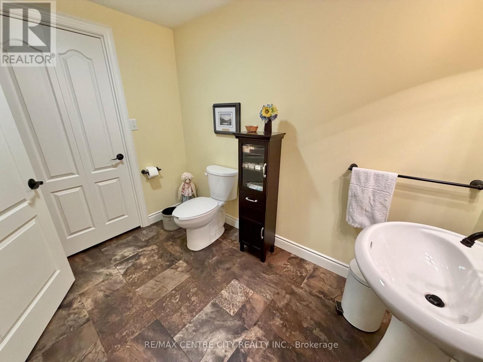 15 HOLLAND AVENUE Image 46