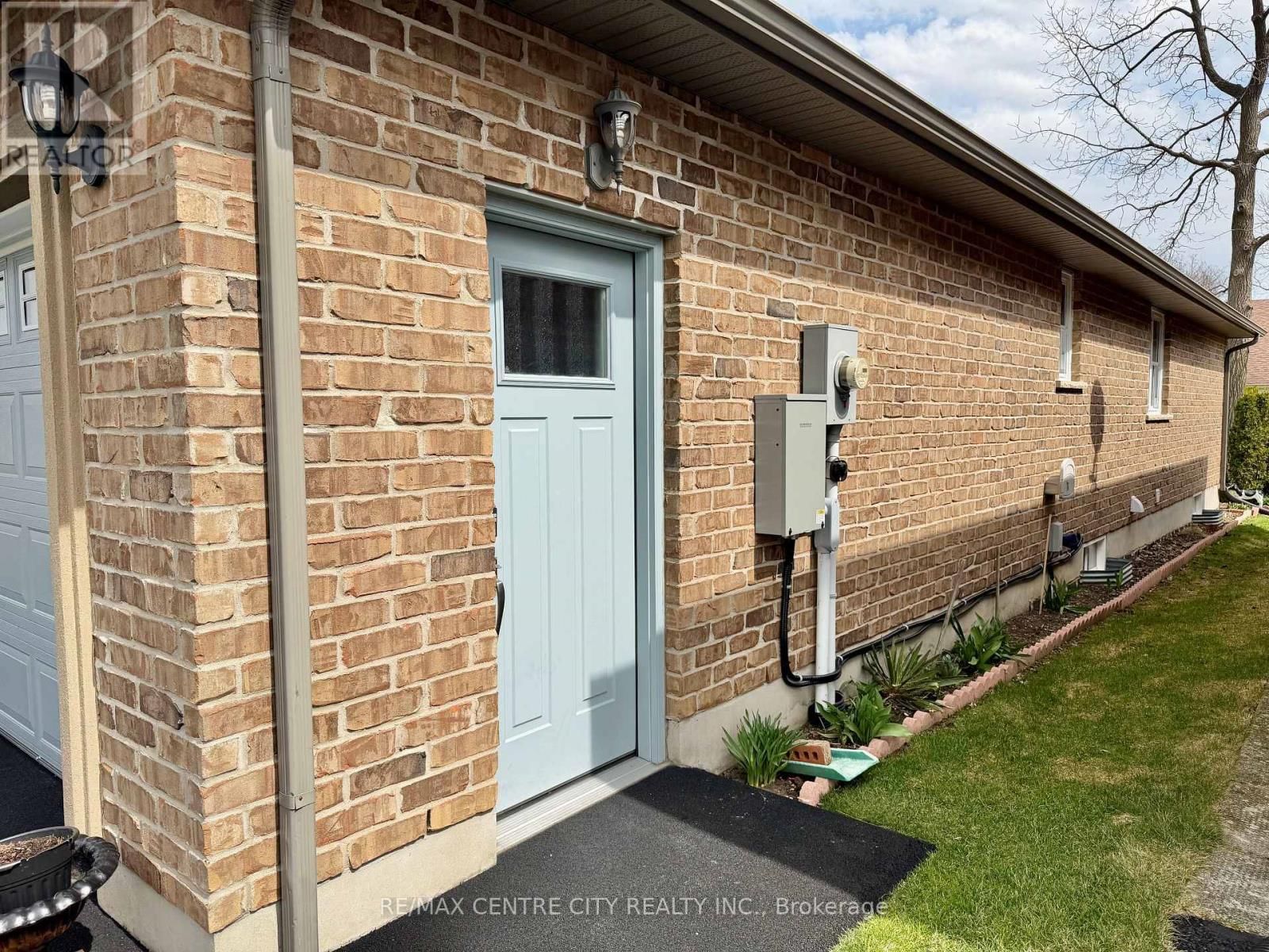 15 HOLLAND AVENUE Image 5