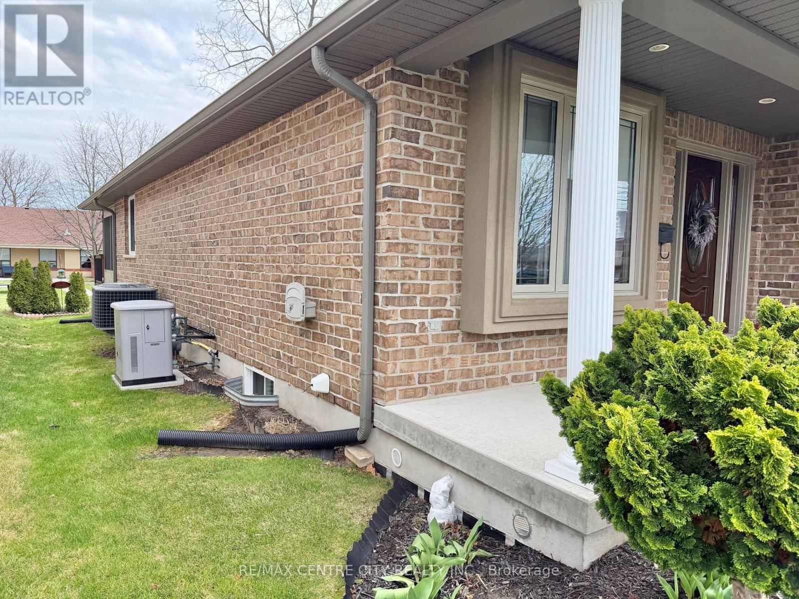 15 HOLLAND AVENUE Image 6