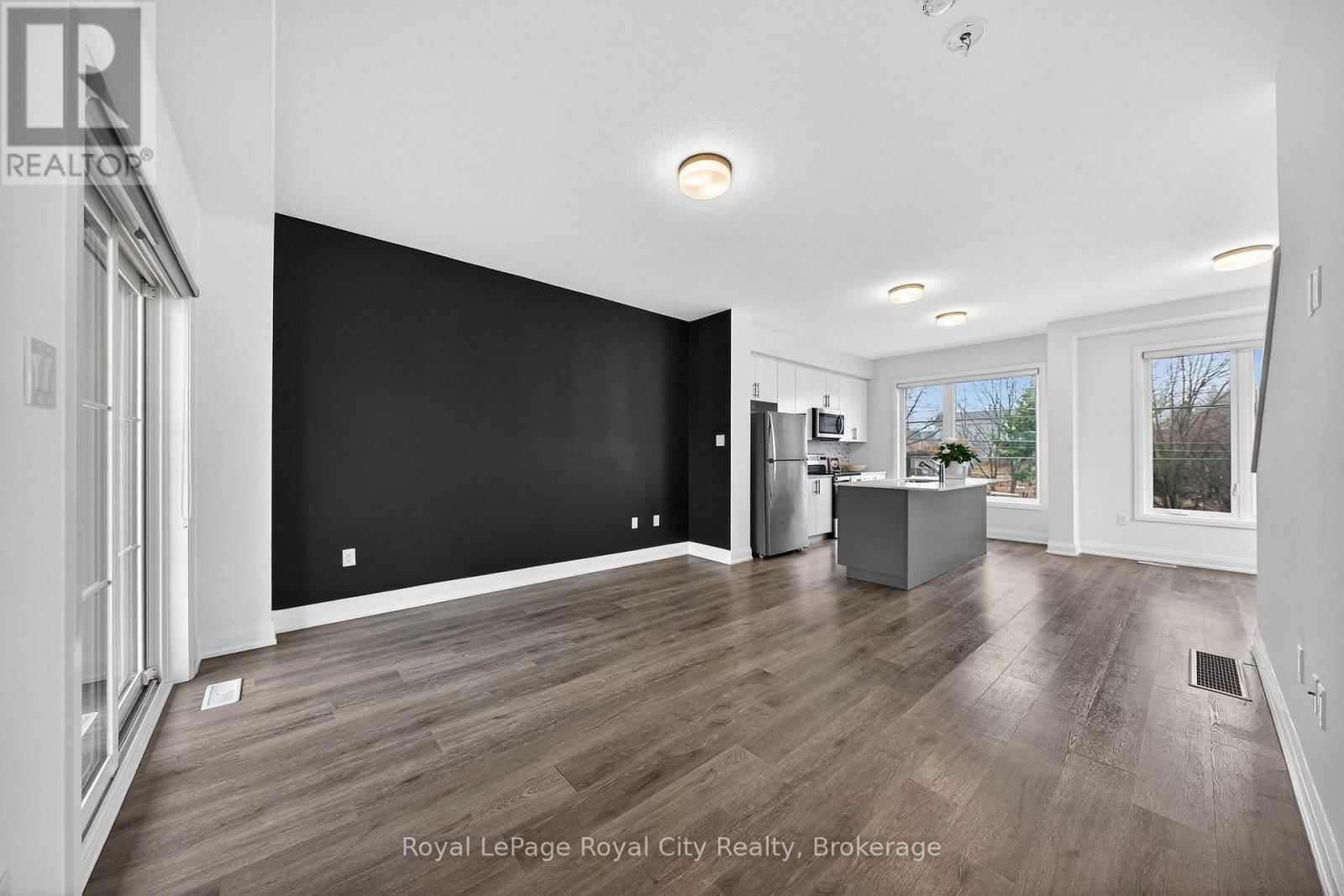 1 - 150 HURON STREET Image 14