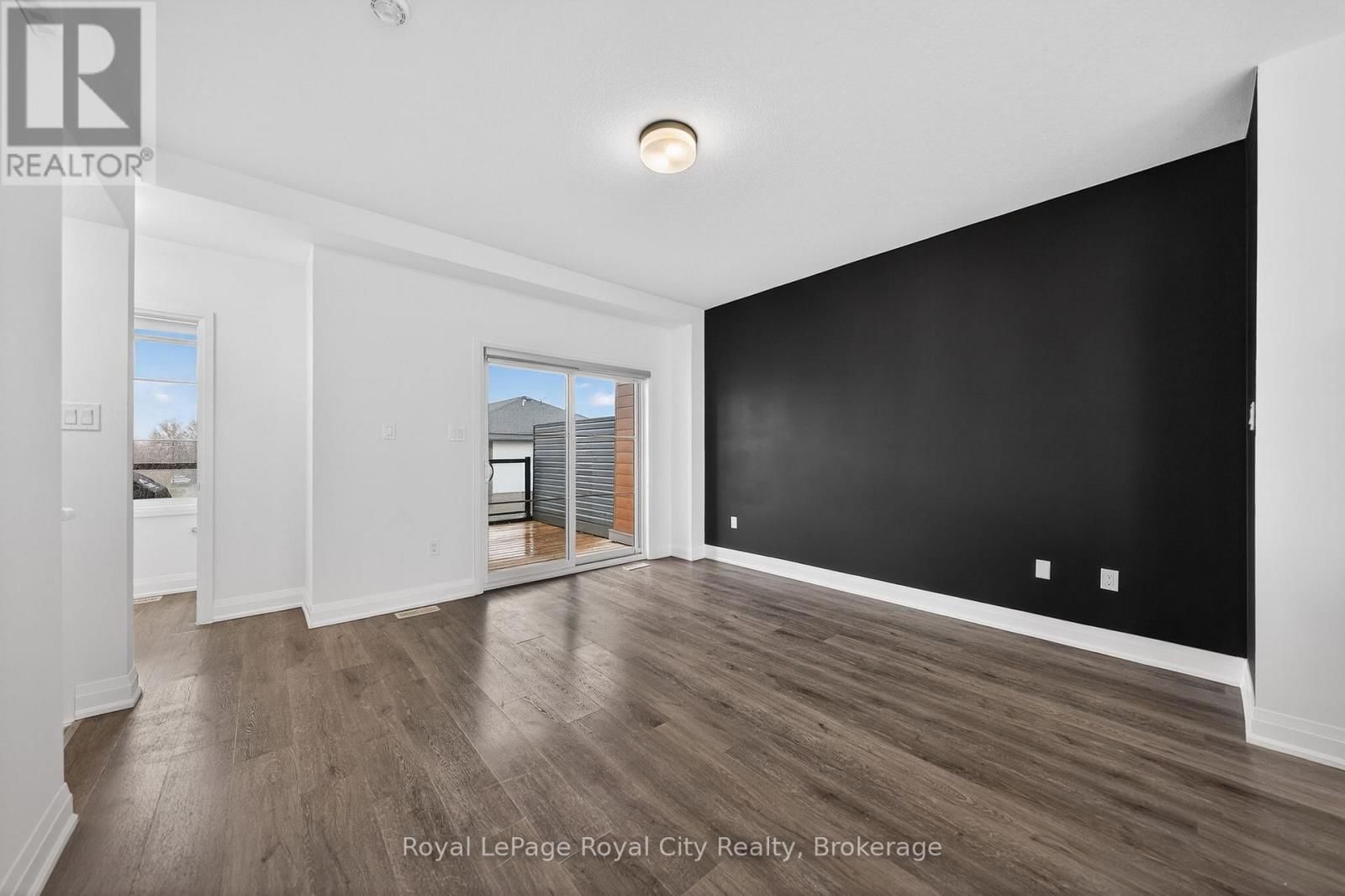 1 - 150 HURON STREET Image 15