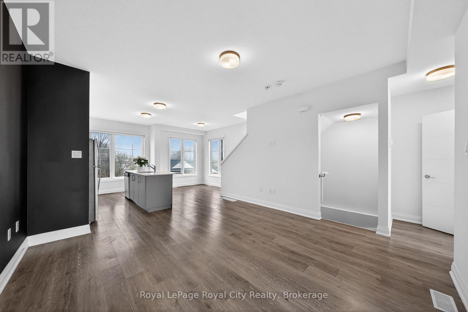 1 - 150 HURON STREET Image 16