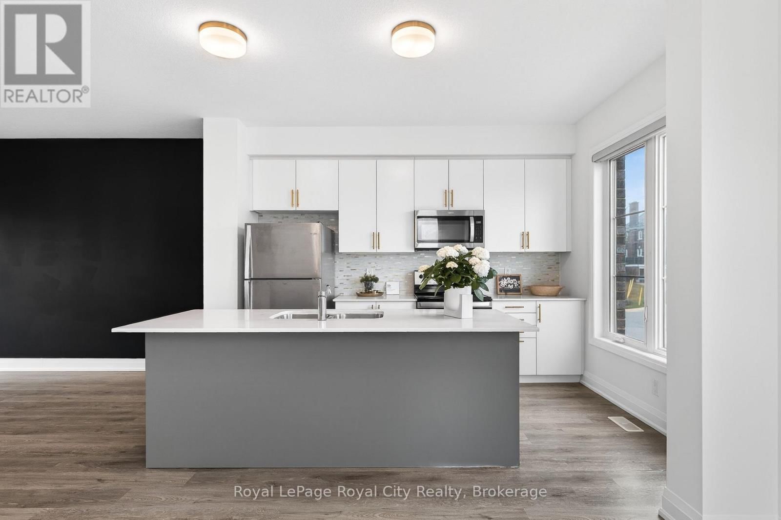 1 - 150 HURON STREET Image 24