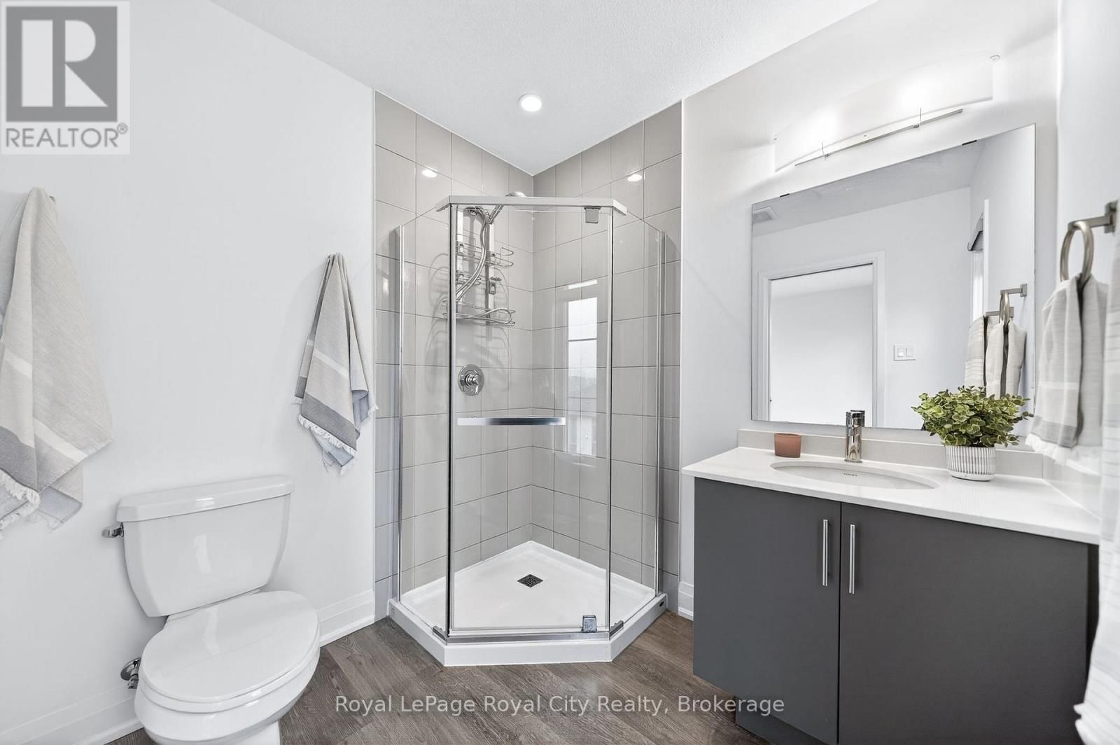 1 - 150 HURON STREET Image 39