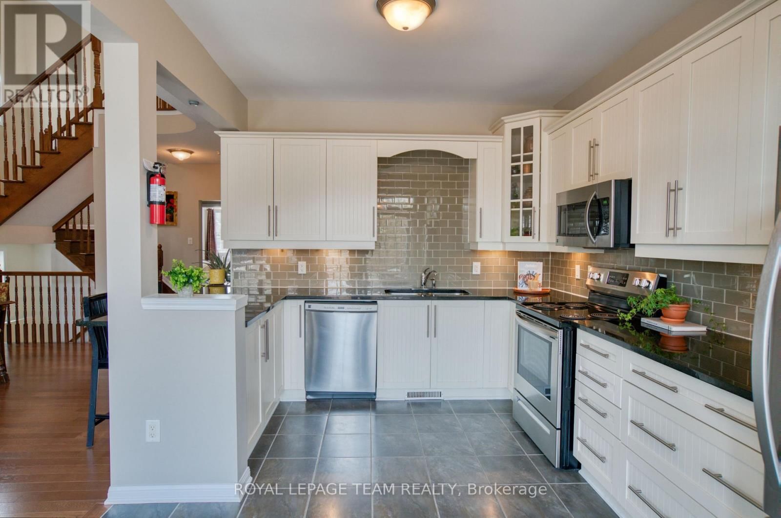 249 HUNTSVILLE DRIVE Image 22