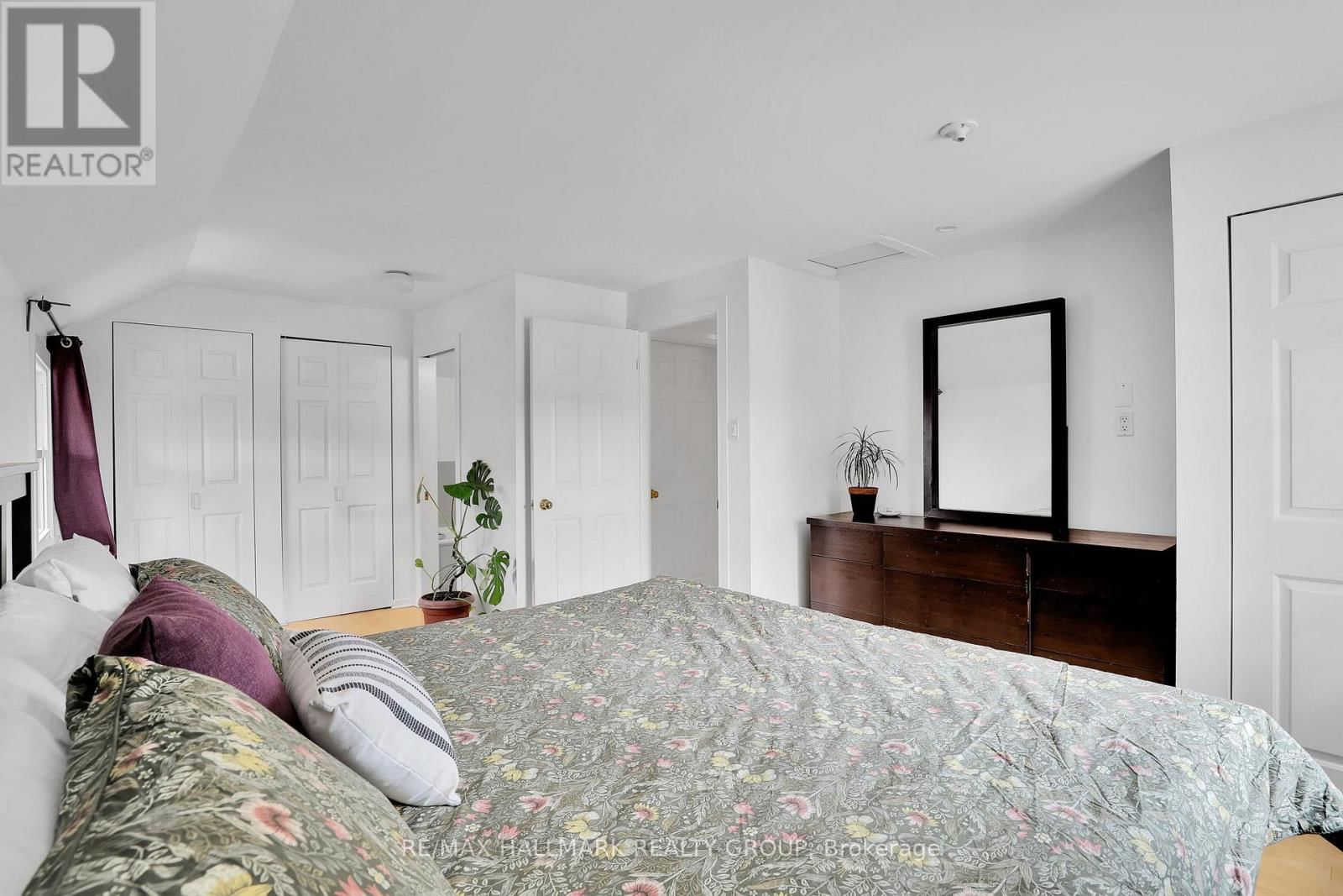 105 QUEEN MARY STREET Image 26