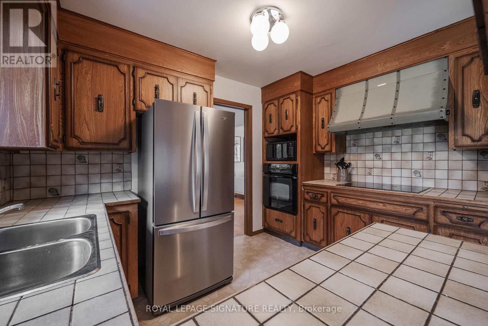 27 SUNSET DRIVE Image 16