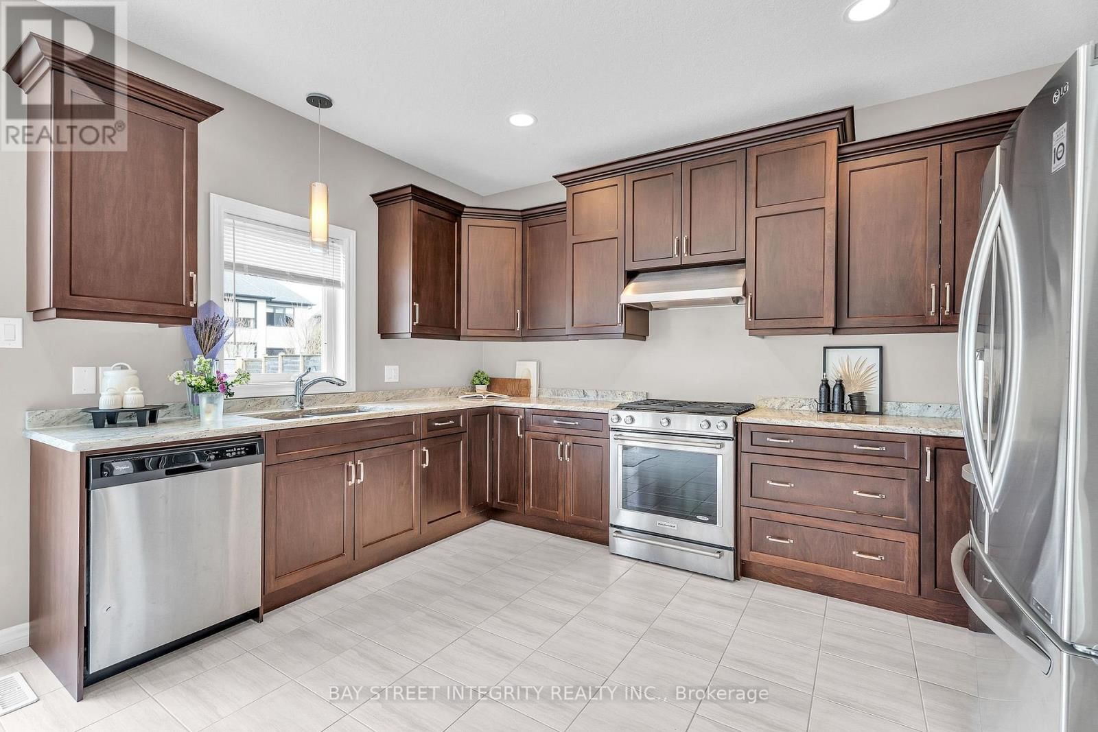 566 BRADWELL CHASE Image 11