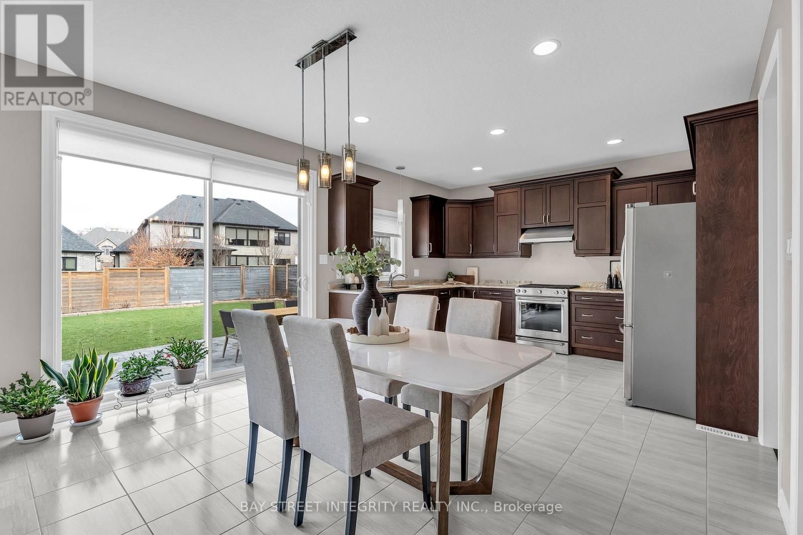 566 BRADWELL CHASE Image 12