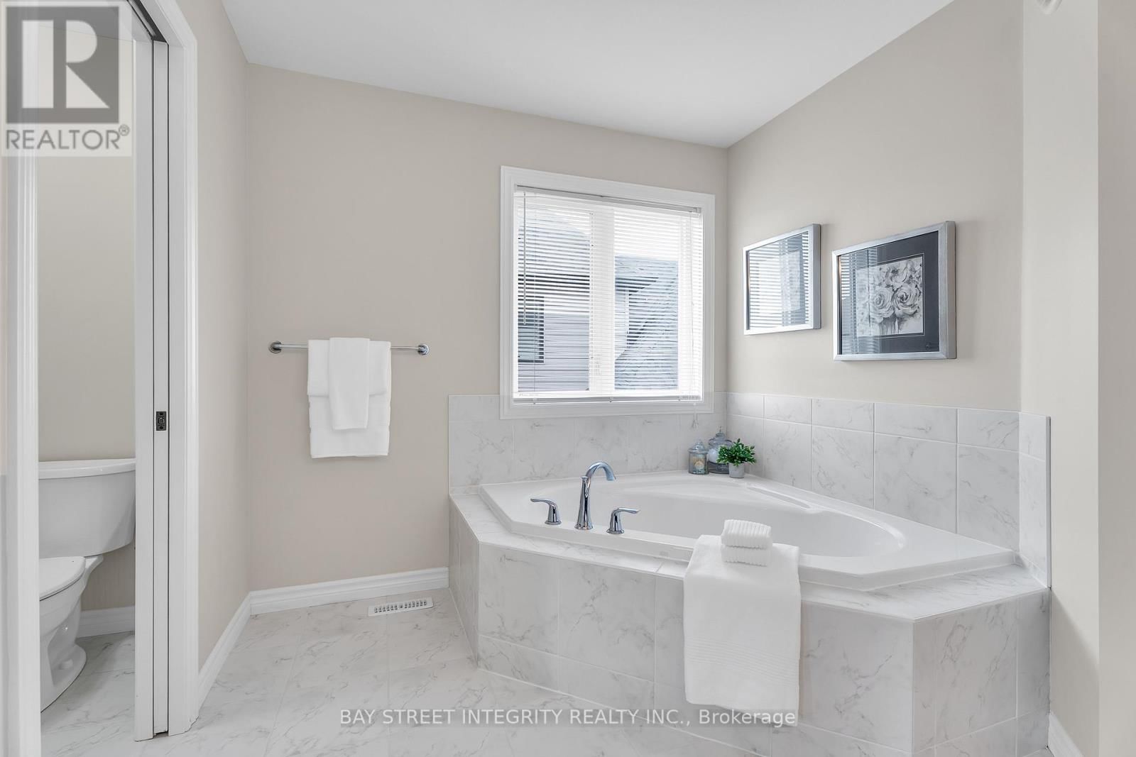 566 BRADWELL CHASE Image 26